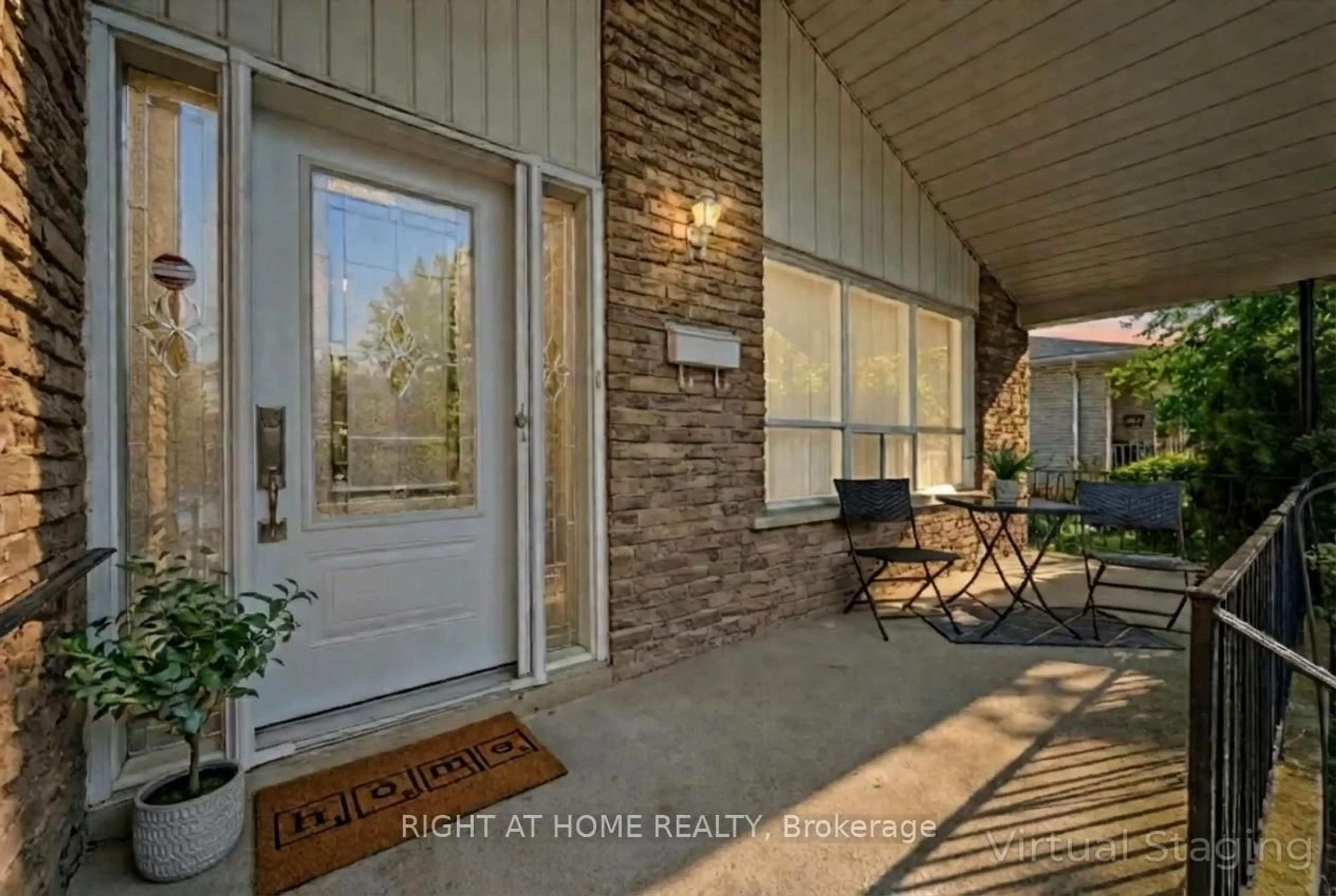Indoor entryway for 2201 Cartier Cres, Burlington Ontario L7P 2Z6