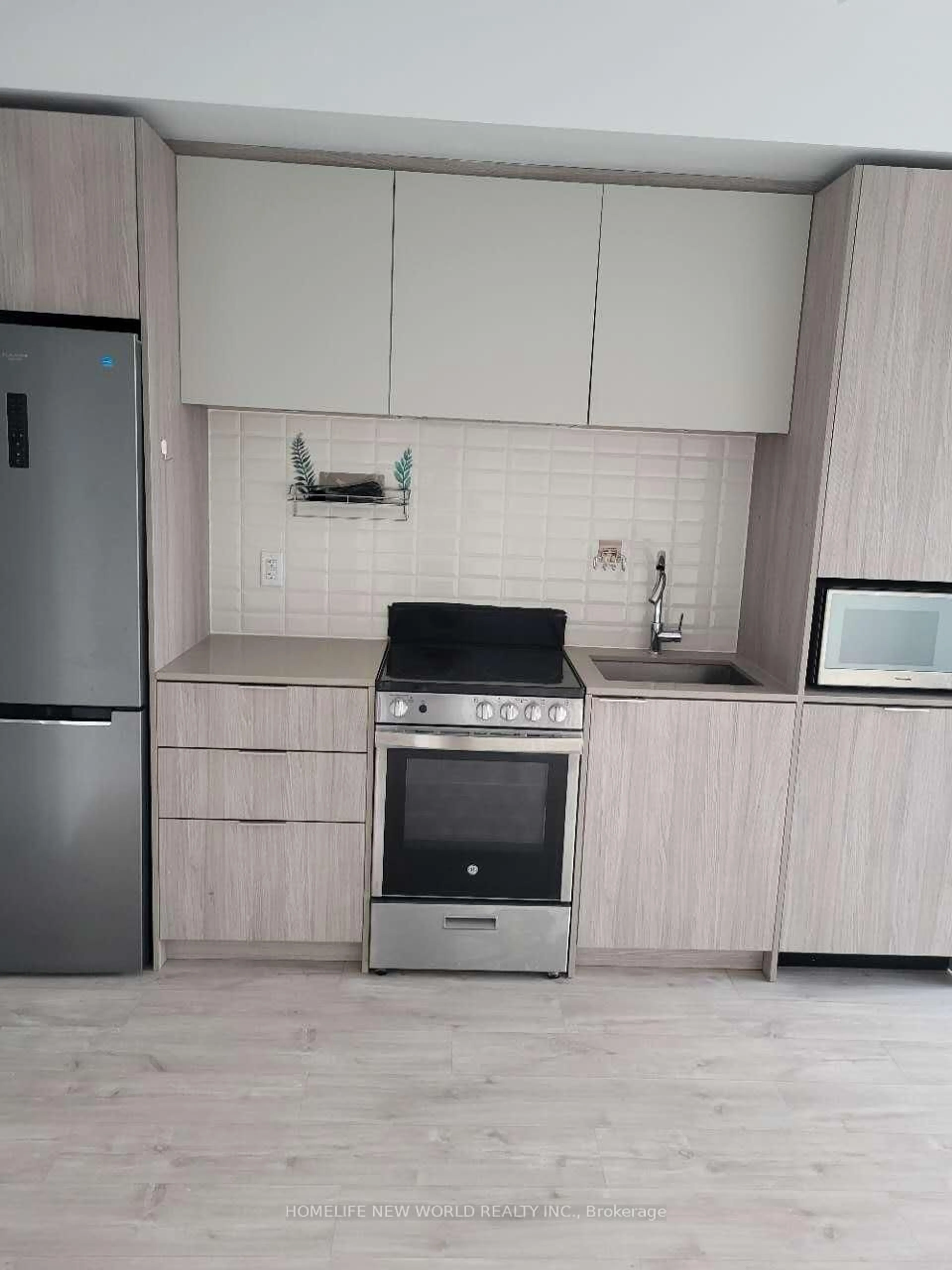 Standard kitchen, wood/laminate floor for 70 Annie Craig Dr #3909, Toronto Ontario M8V 0G2