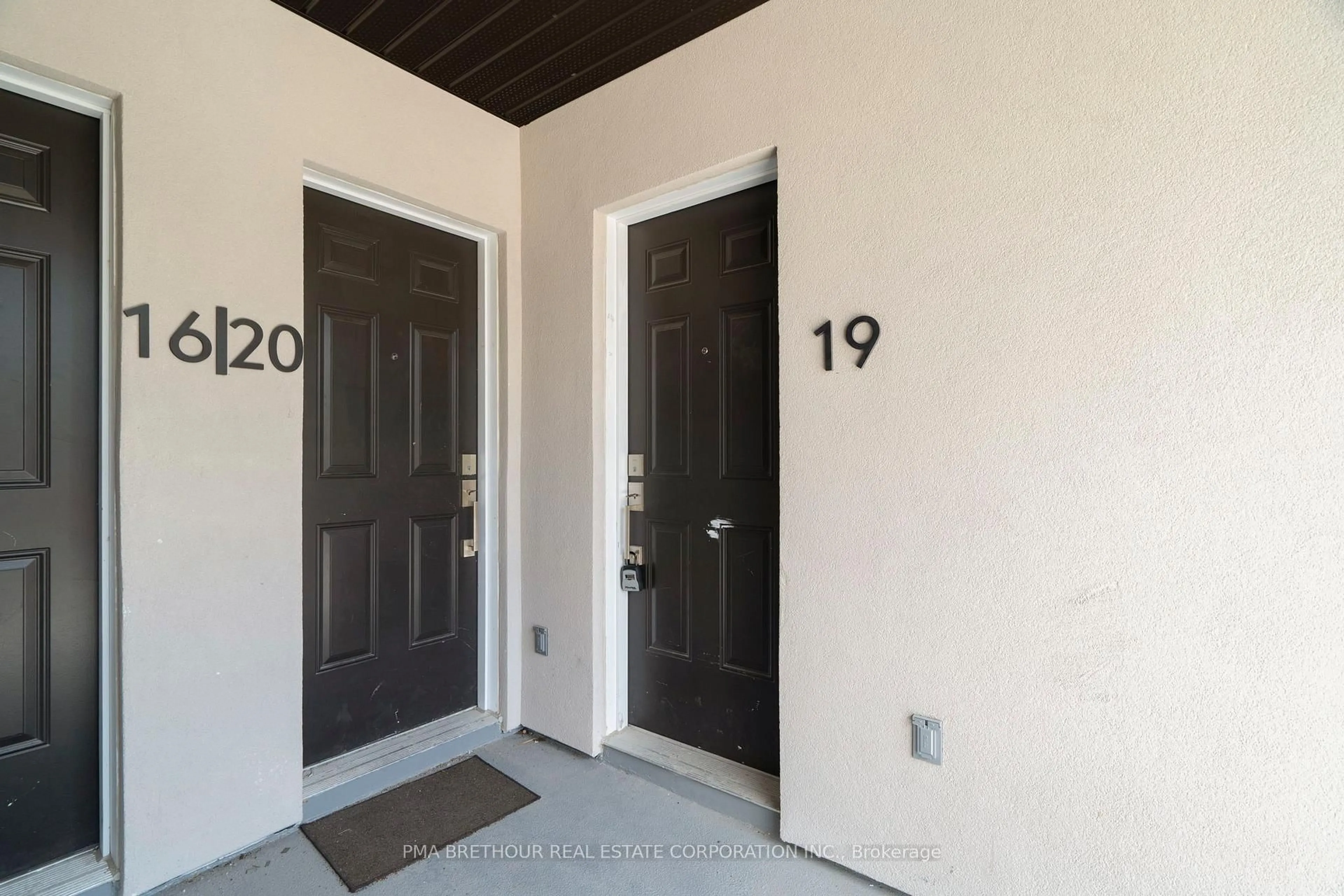 Indoor entryway for 4045 Hickory Dr #19, Mississauga Ontario L4W 0G6