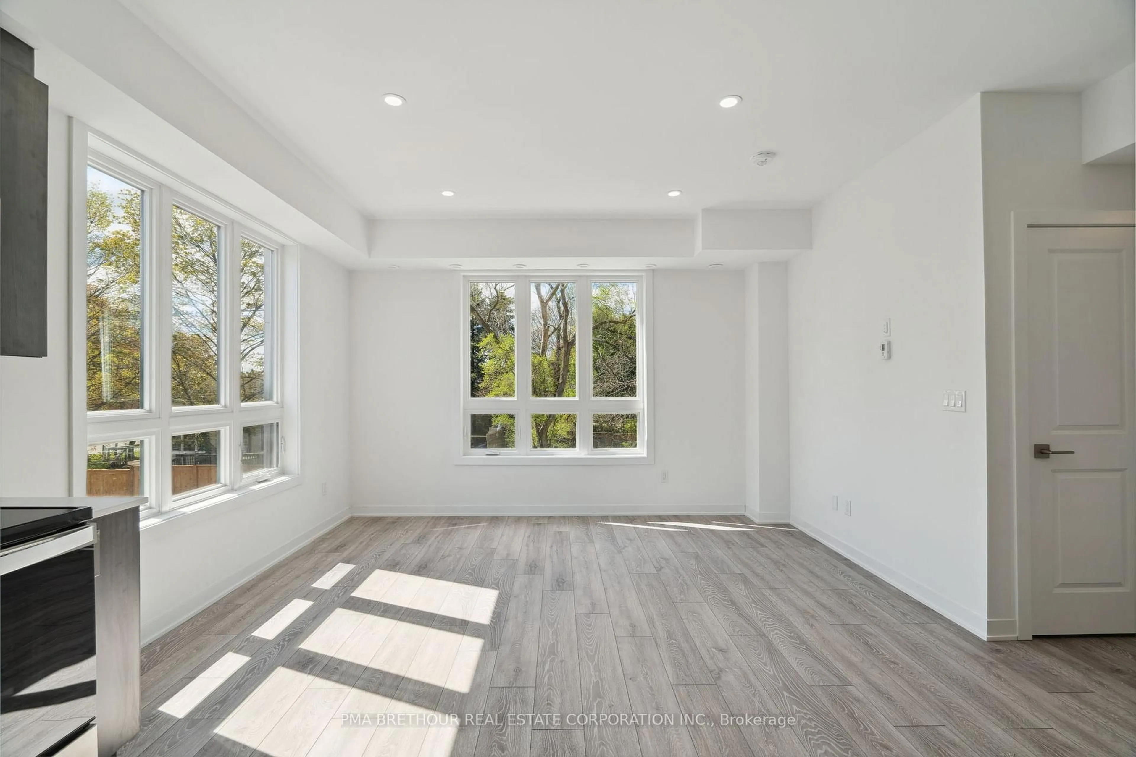 A pic of a room for 4045 Hickory Dr #19, Mississauga Ontario L4W 0G6