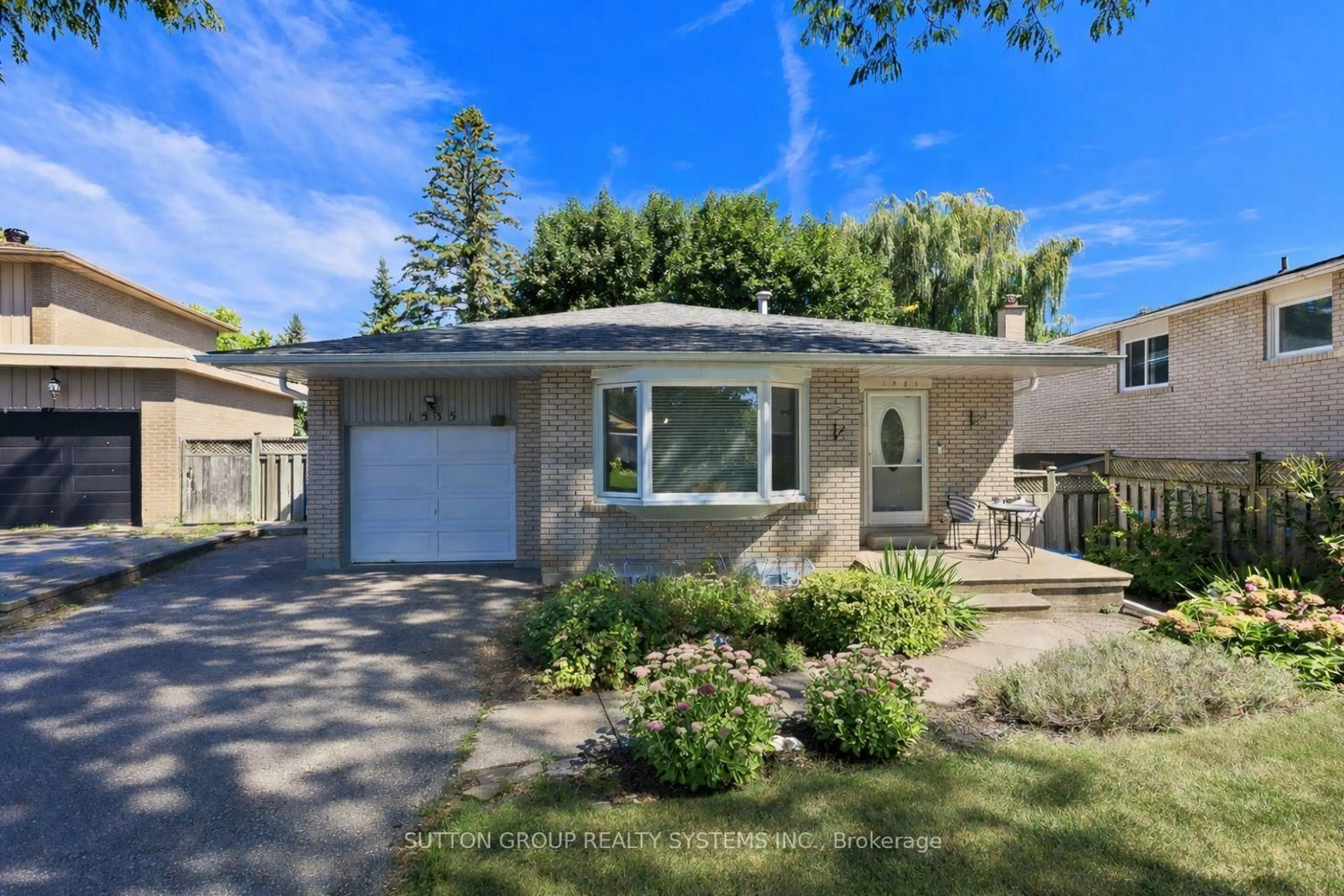 Home with brick exterior material, street for 1535 Thetford Crt, Mississauga Ontario L5J 3N2