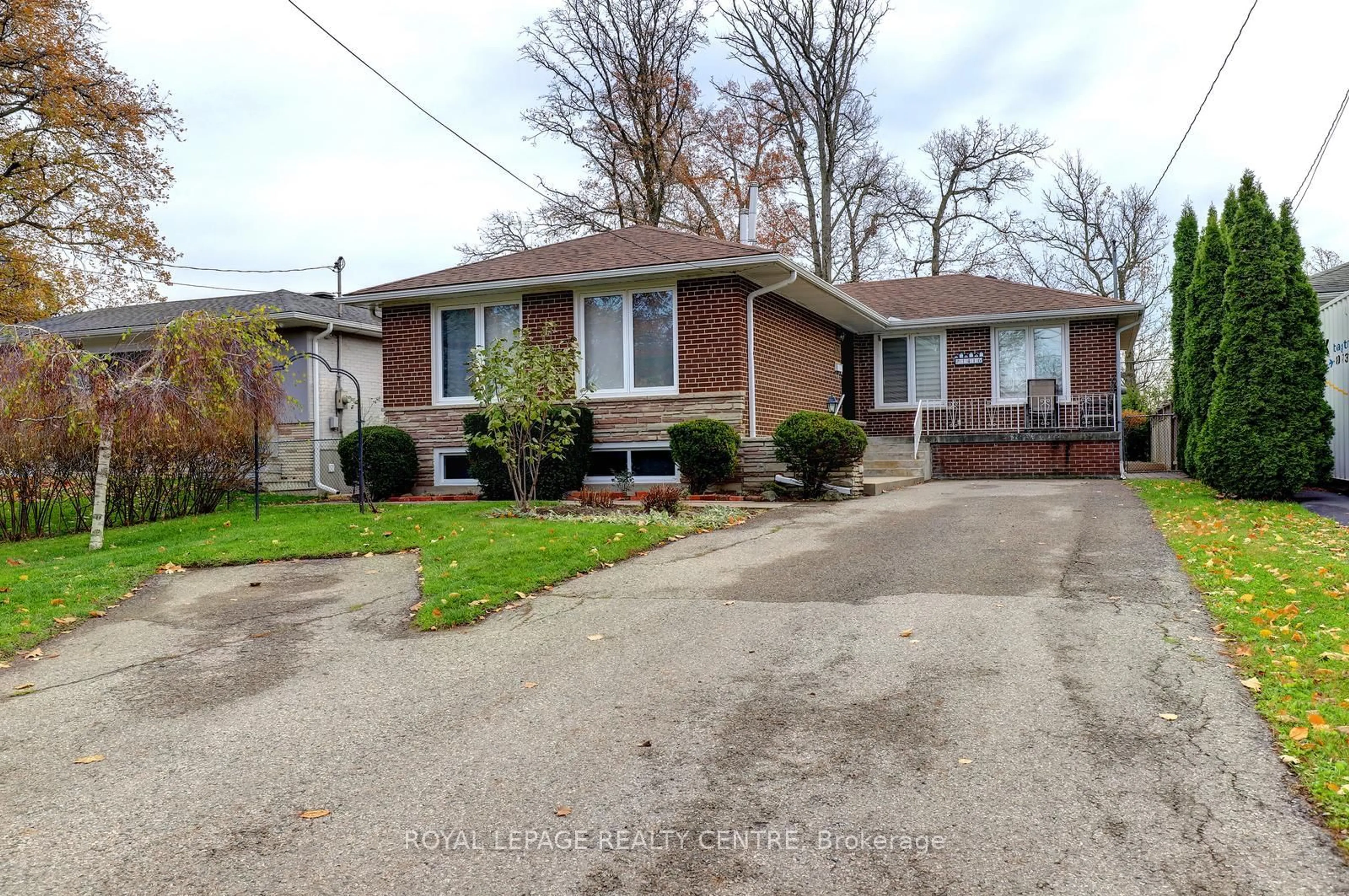 Home with brick exterior material, street for 1416 Monaghan Circ, Mississauga Ontario L5C 1R8