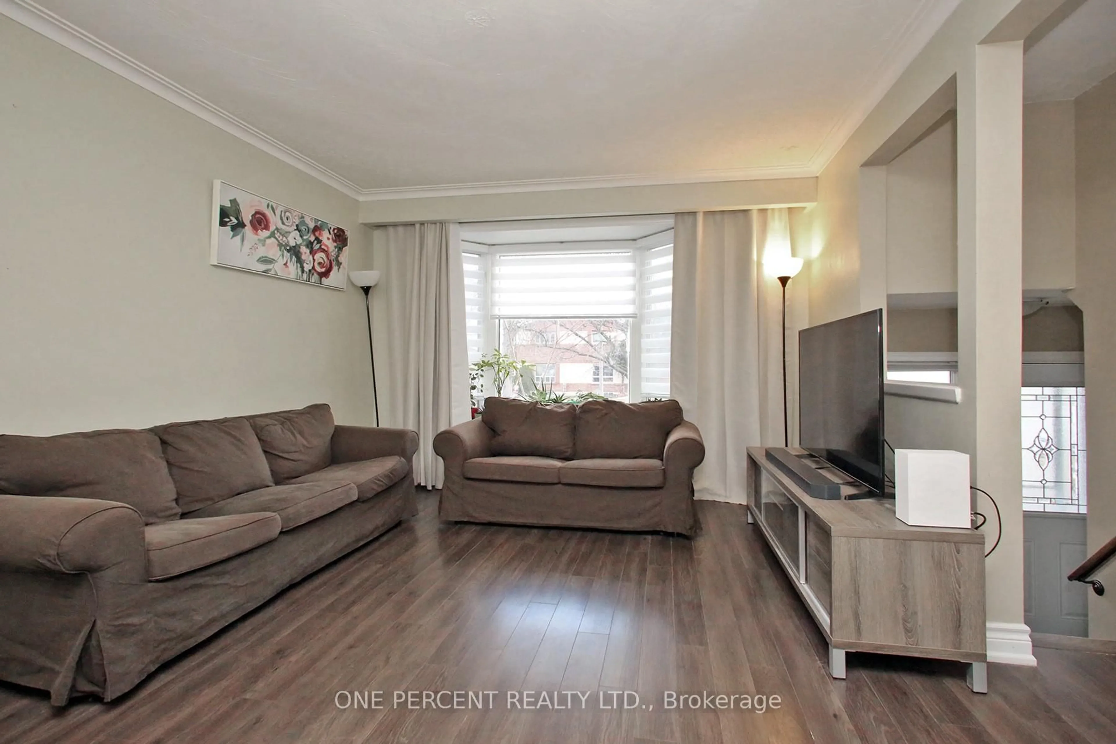 Living room with furniture, wood/laminate floor for 2443 Brookhurst Rd, Mississauga Ontario L5J 1R4