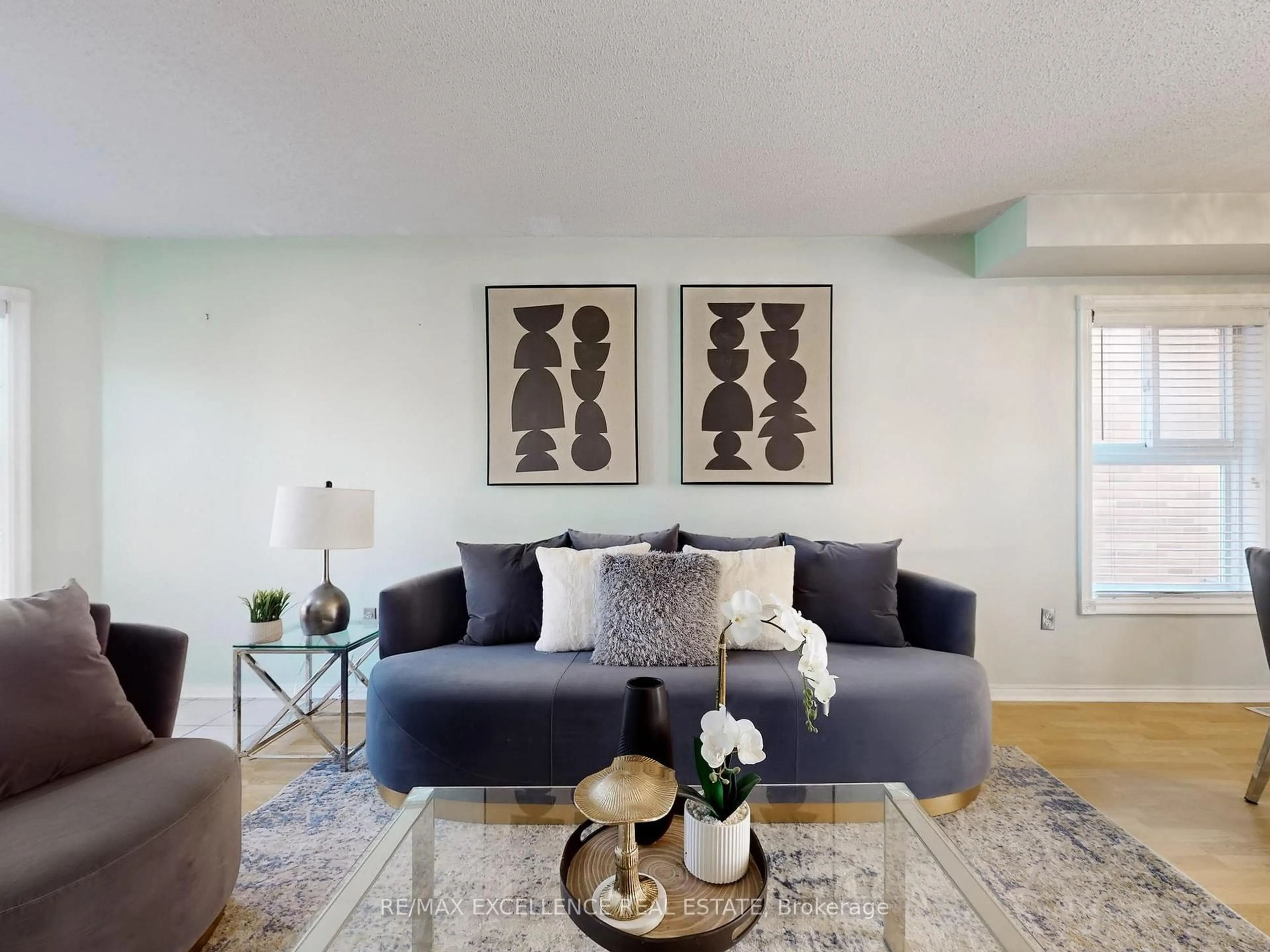 Living room with furniture, unknown for 23 Arthurs Cres, Brampton Ontario L6Y 4Y2