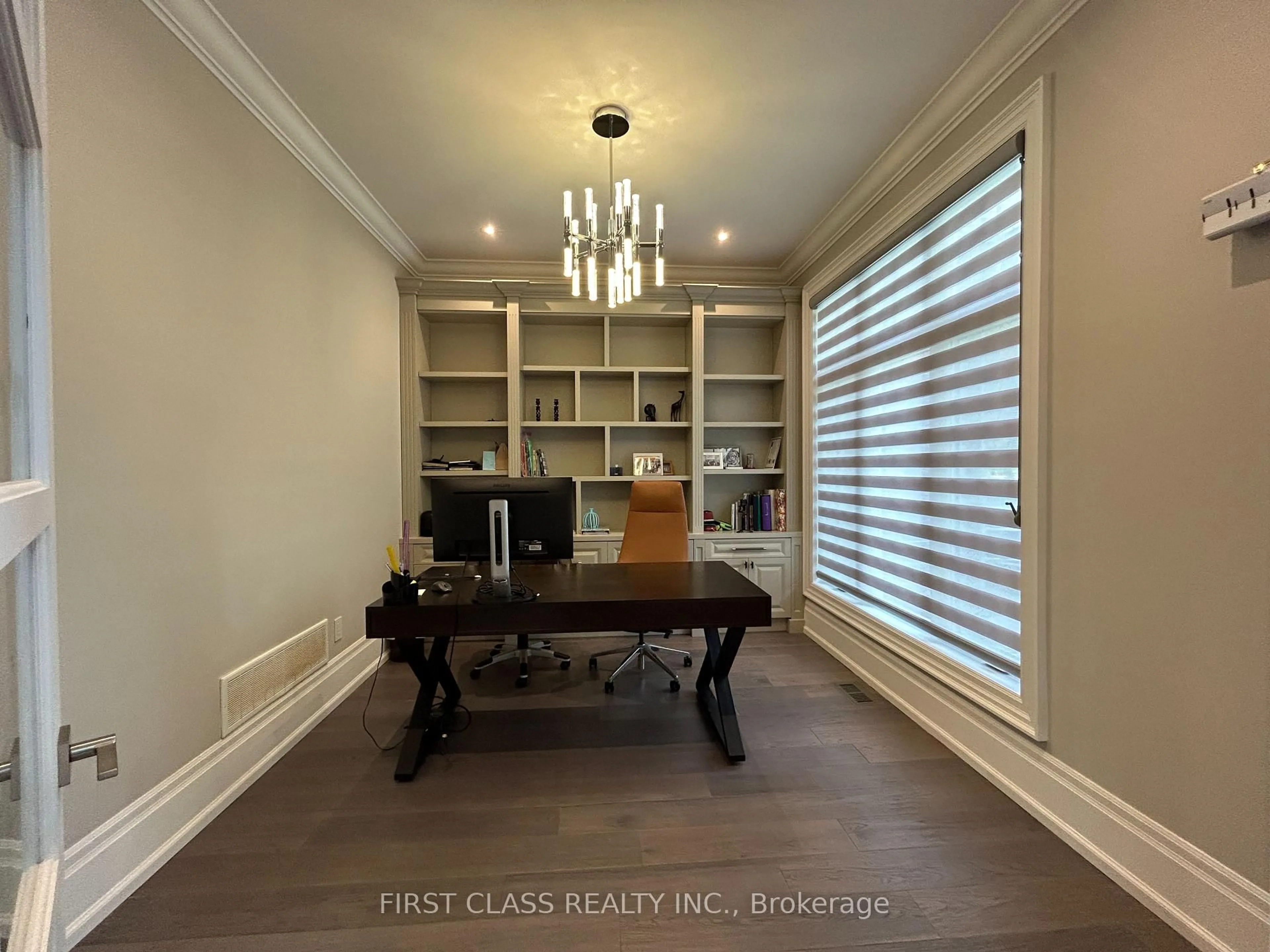 A pic of a room for 2194 ELMHURST Ave, Oakville Ontario L6J 5G2