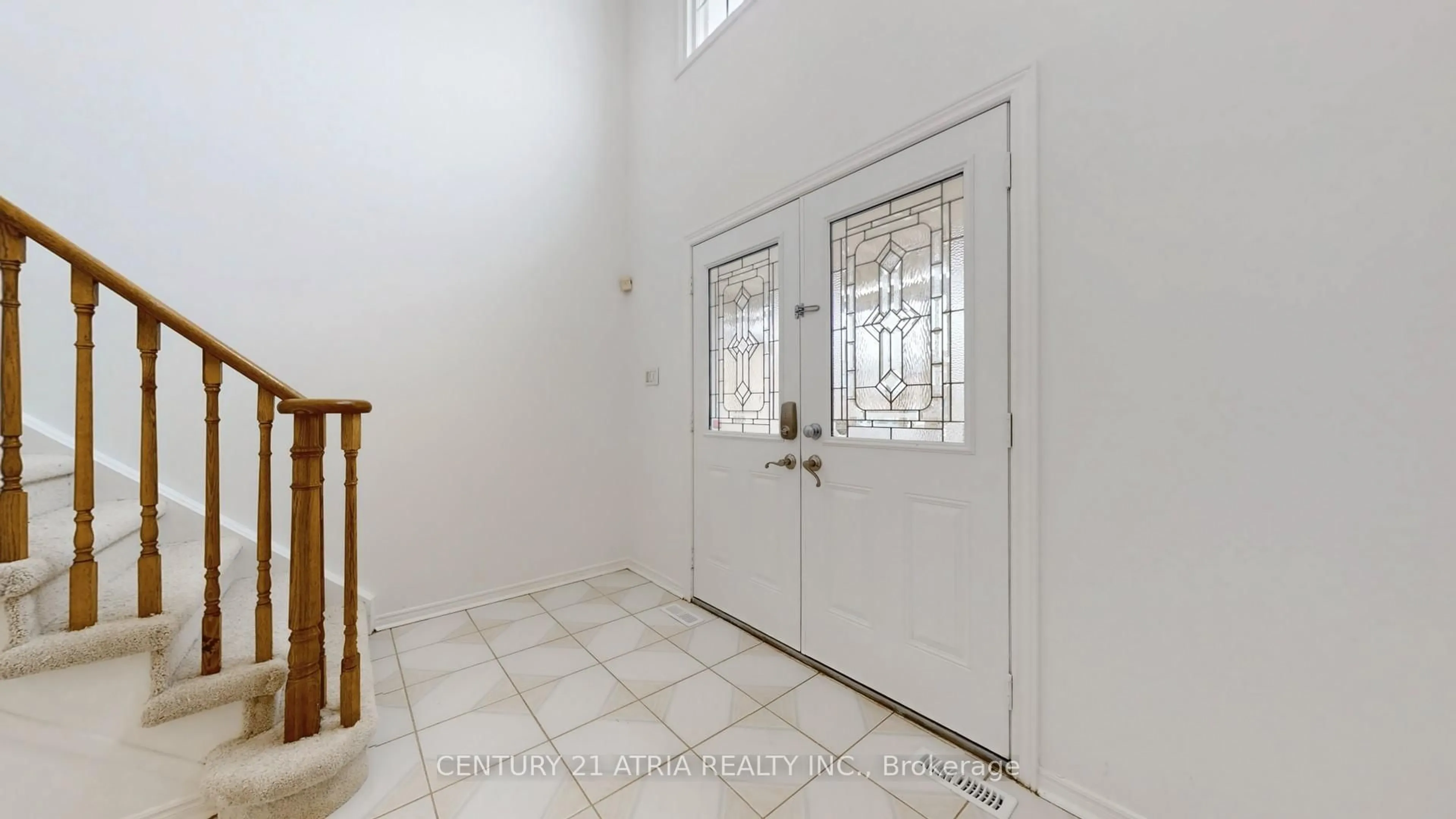 Indoor foyer for 302 Ojibway Tr, Mississauga Ontario L4Z 2Z4