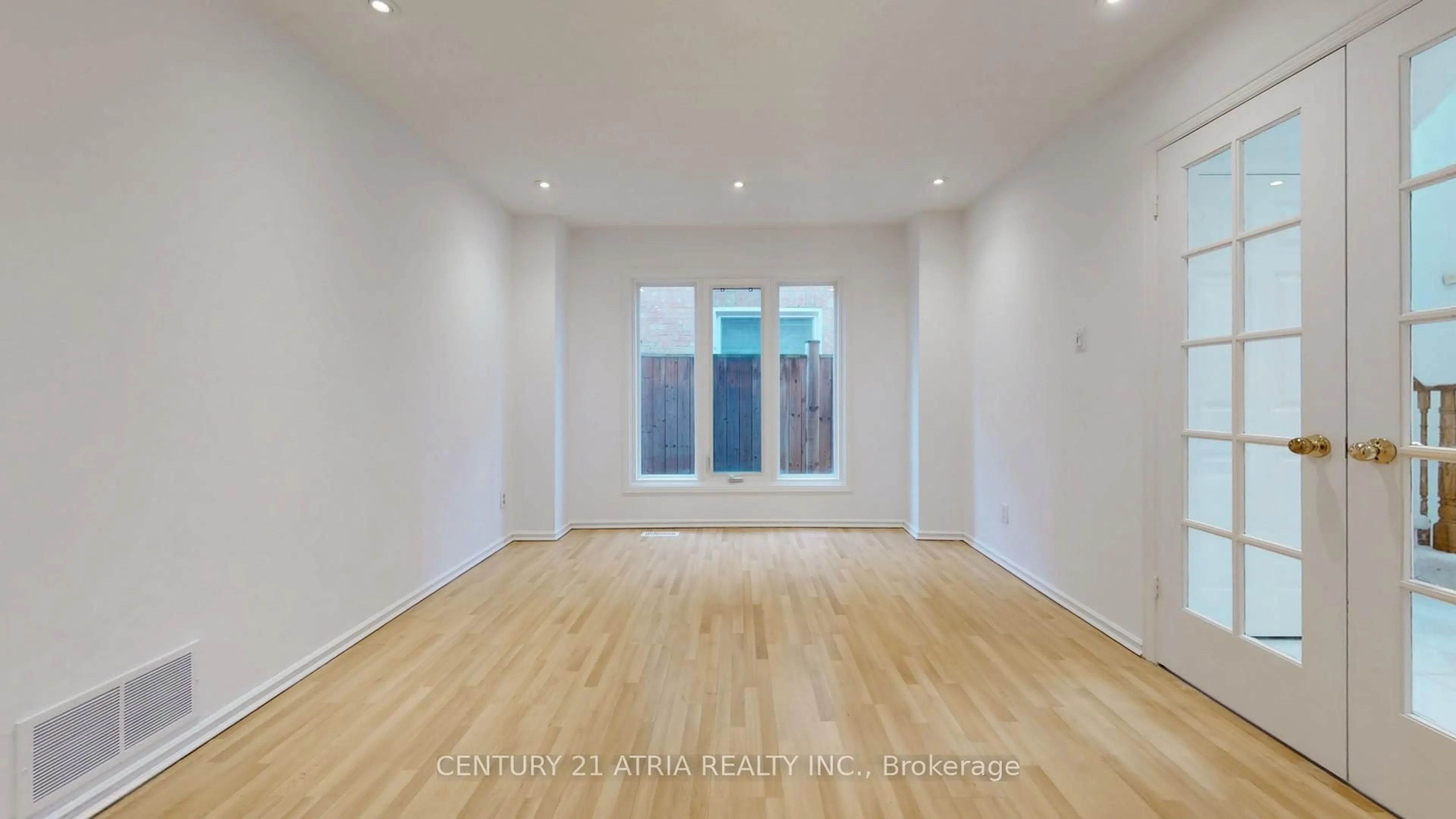 A pic of a room for 302 Ojibway Tr, Mississauga Ontario L4Z 2Z4