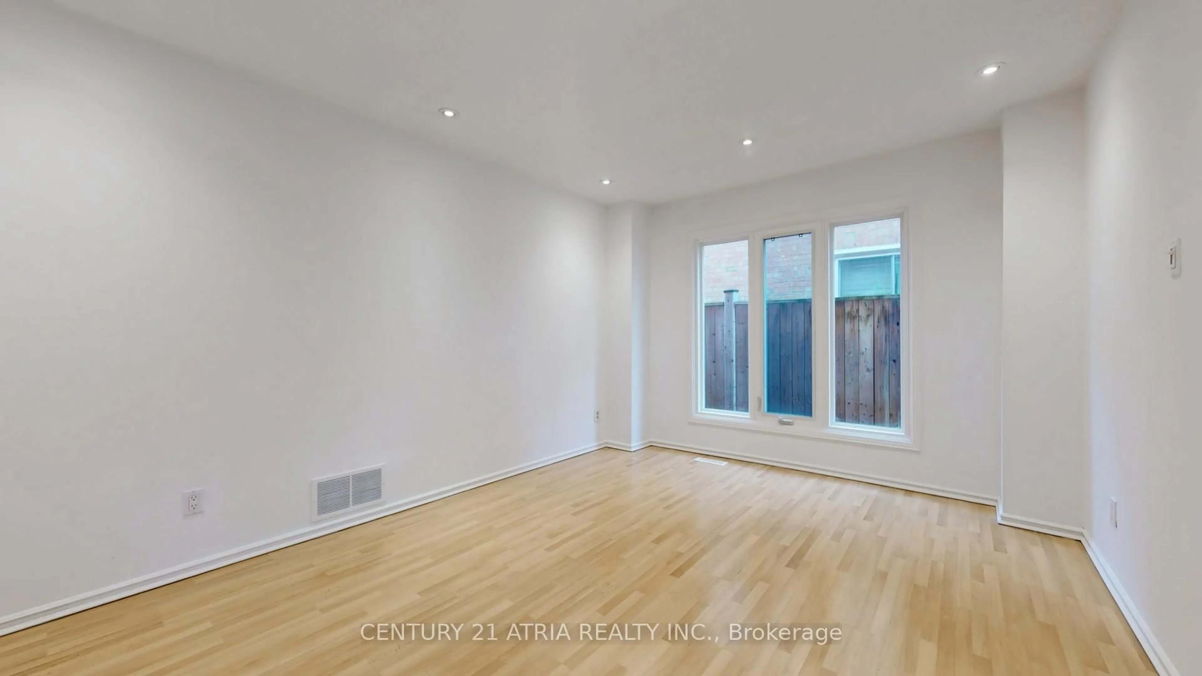 A pic of a room for 302 Ojibway Tr, Mississauga Ontario L4Z 2Z4