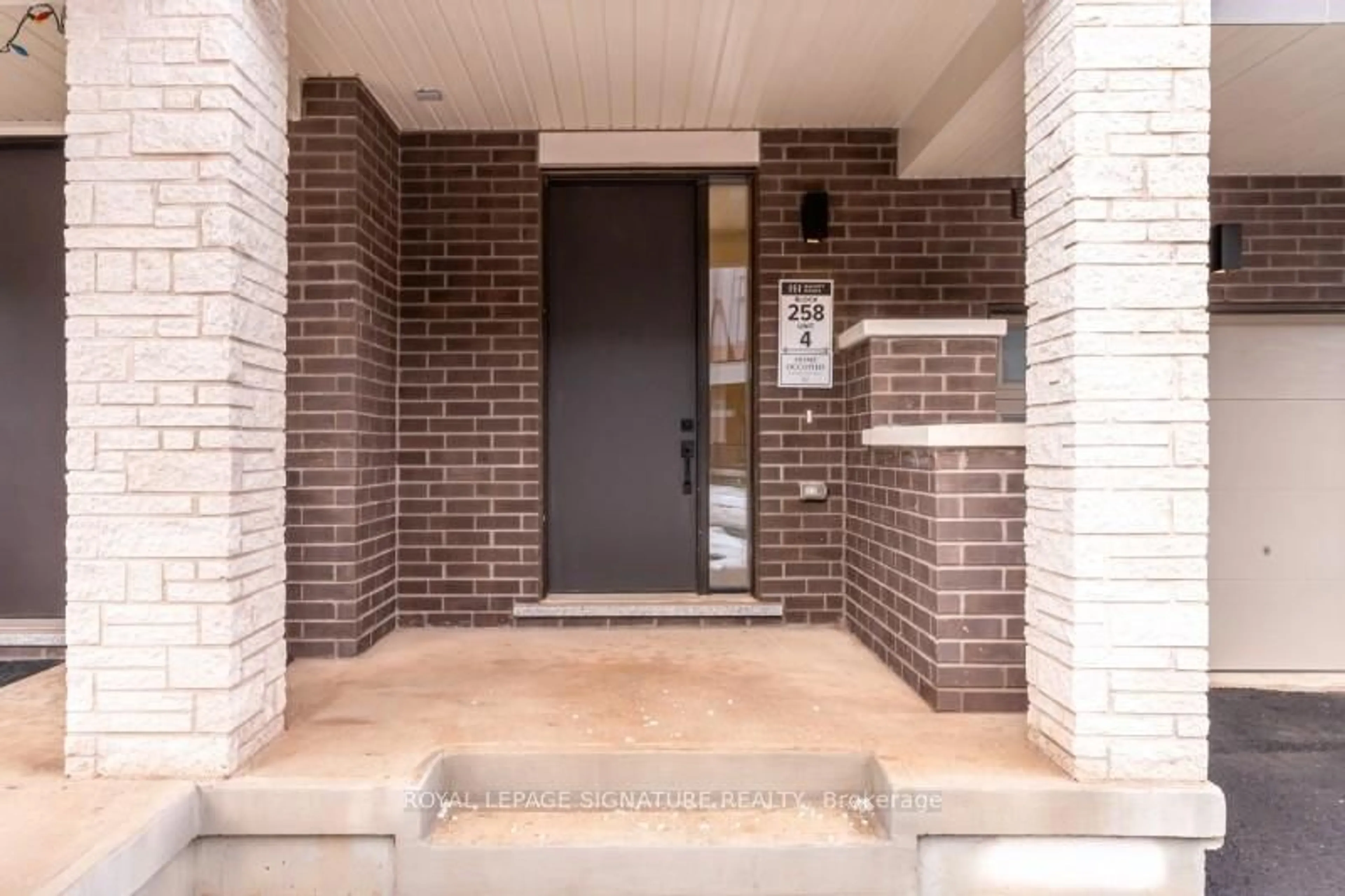 Indoor entryway for 1309 Anthonia Tr, Oakville Ontario L6H 7Z1