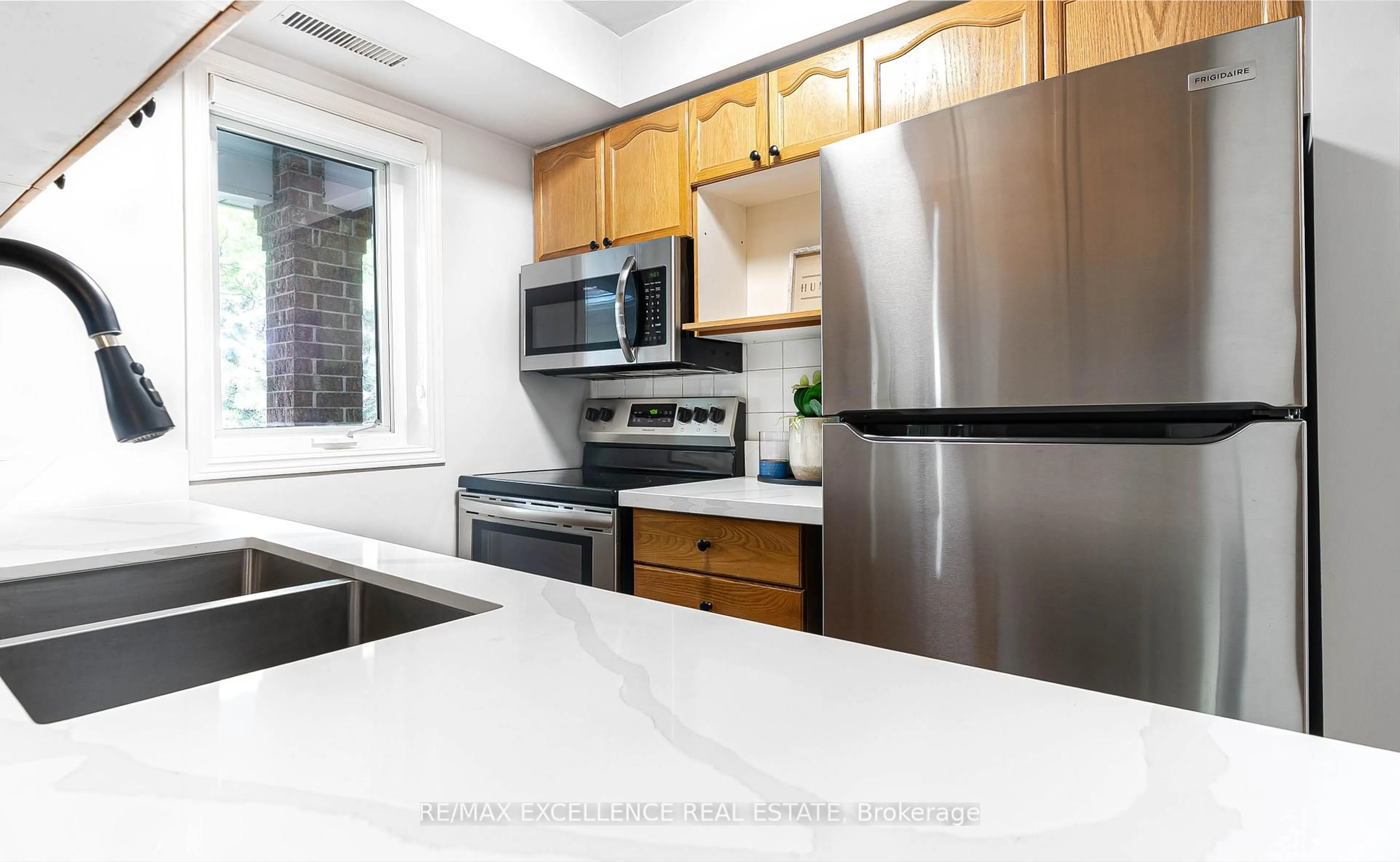 Standard kitchen, ceramic/tile floor for 101 Bristol Rd #230, Mississauga Ontario L4Z 3P4