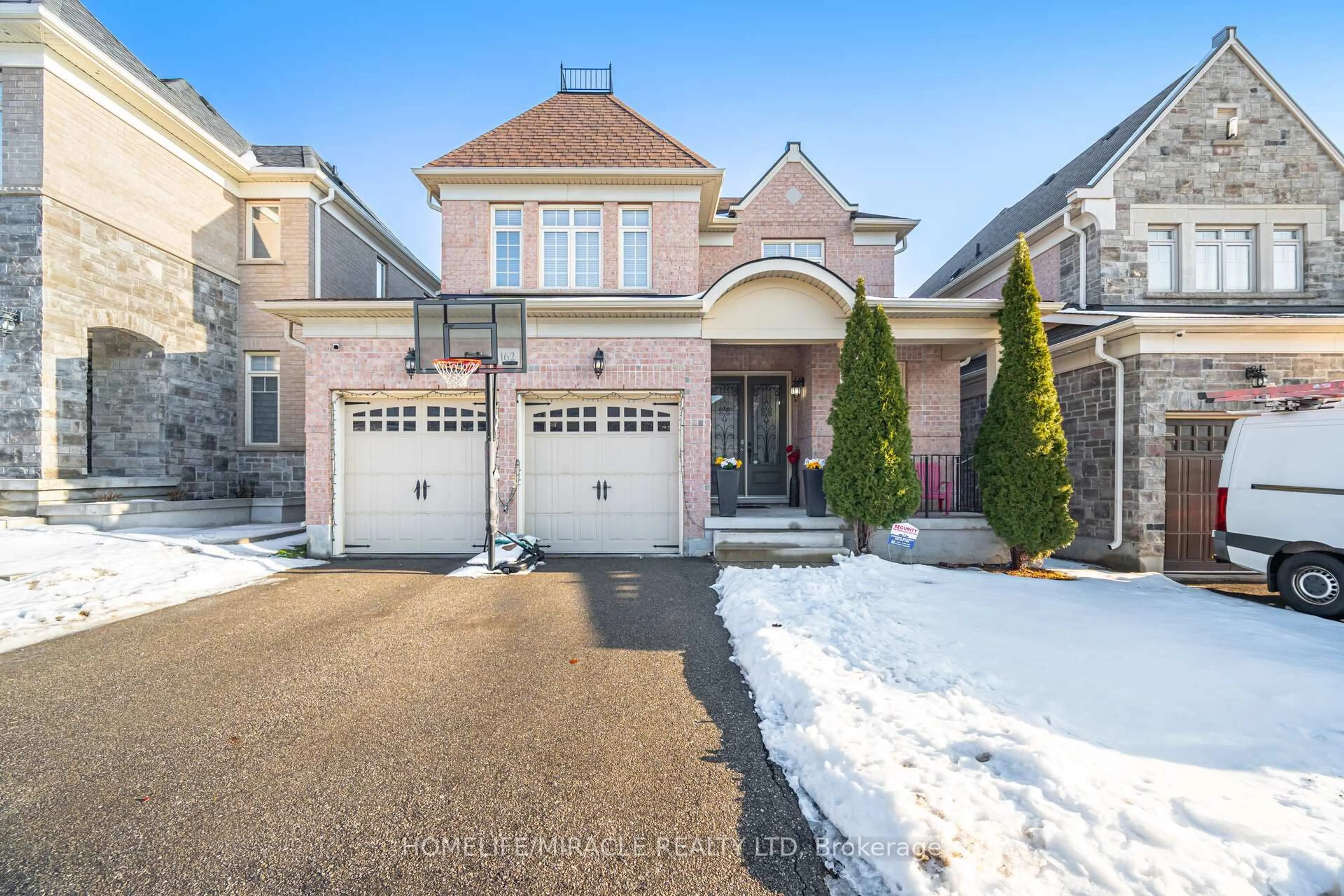 Home with brick exterior material, street for 162 Coastline Dr, Brampton Ontario L6Y 0S2