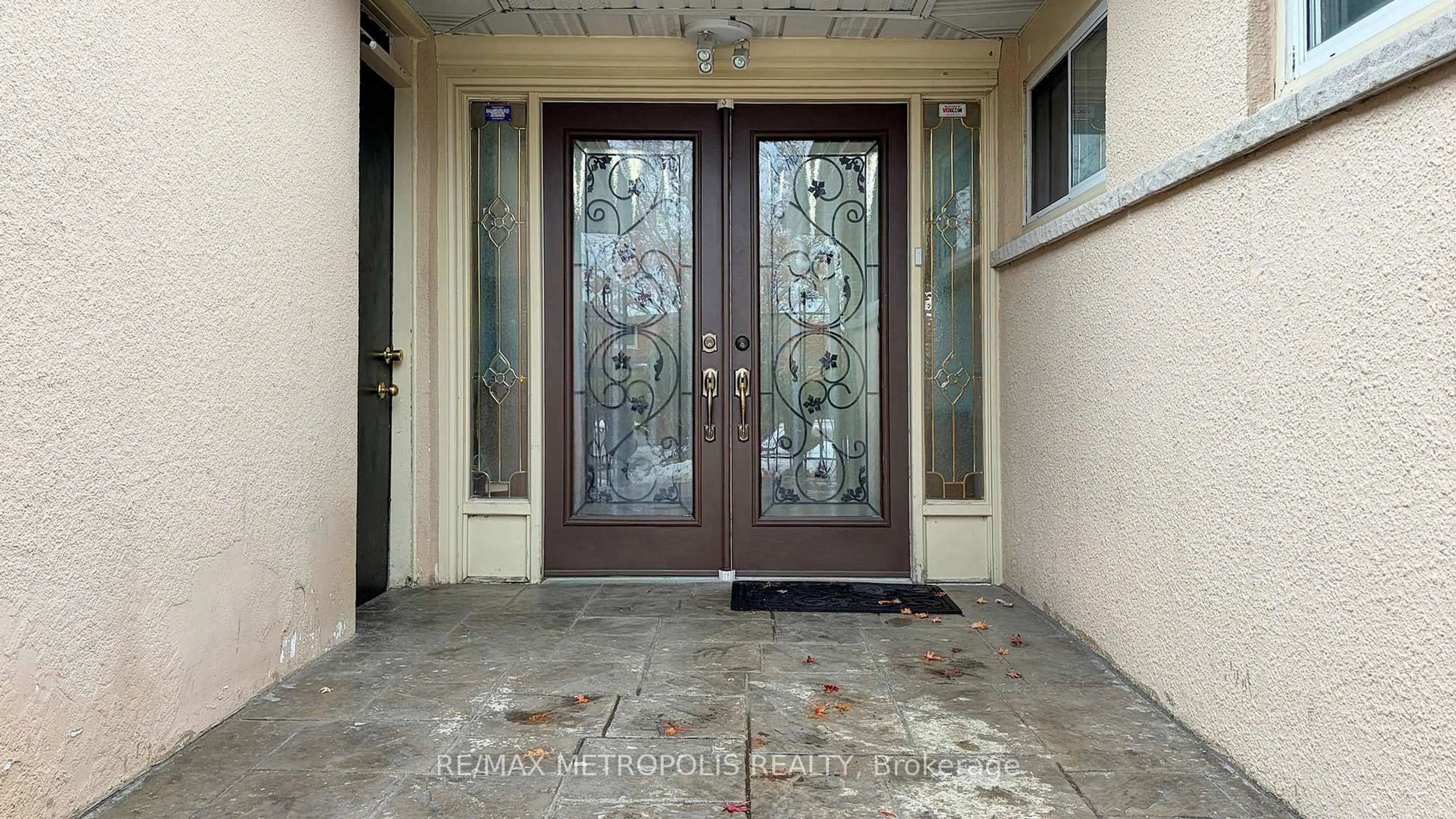 Indoor entryway for 11 Conamore Cres, Toronto Ontario M3J 1H2