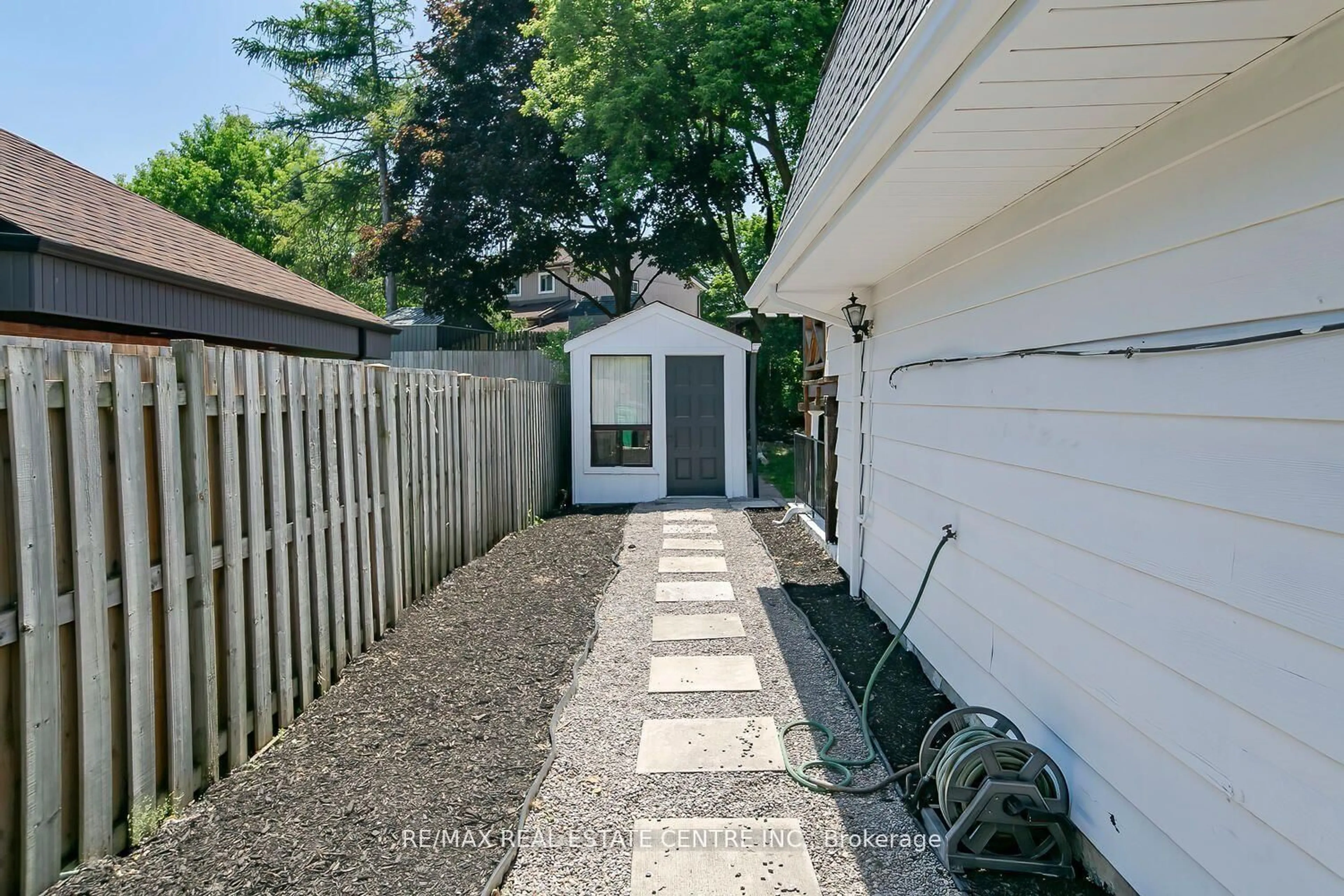 Patio, street for 6978 Estoril Rd, Mississauga Ontario L5N 1N4