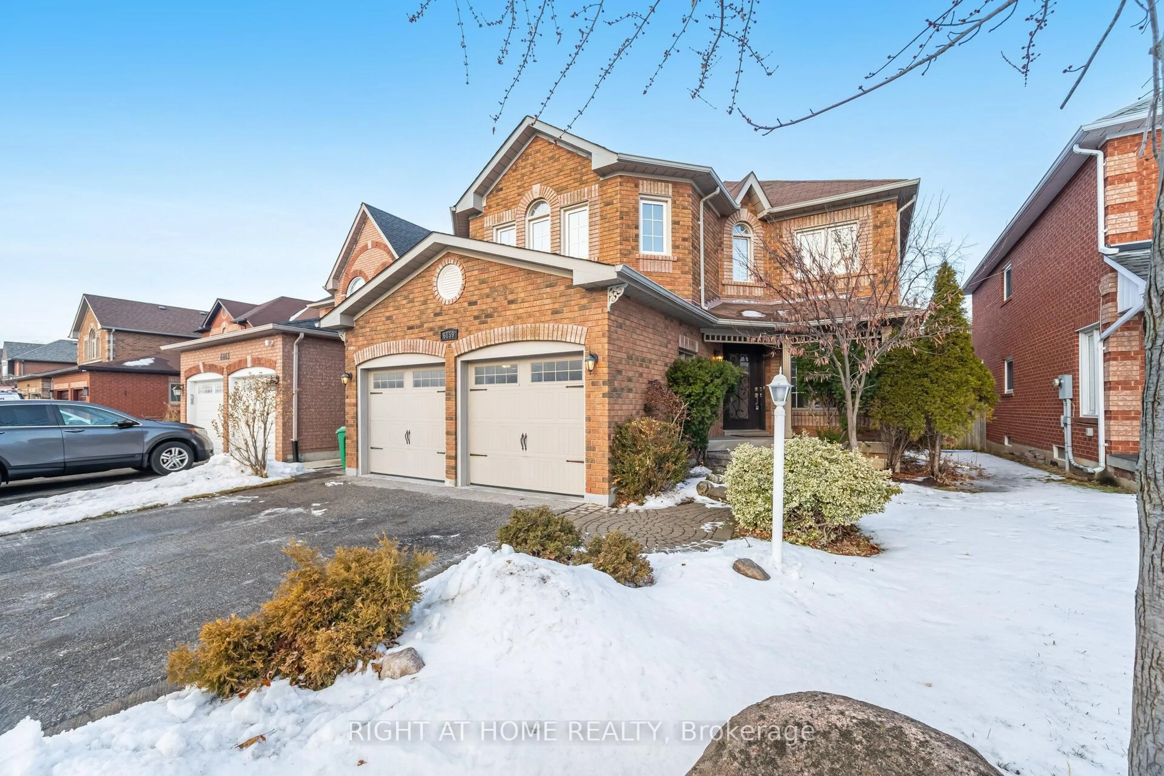 Home with brick exterior material, street for 6859 Gracefield Dr, Mississauga Ontario L5N 6T6