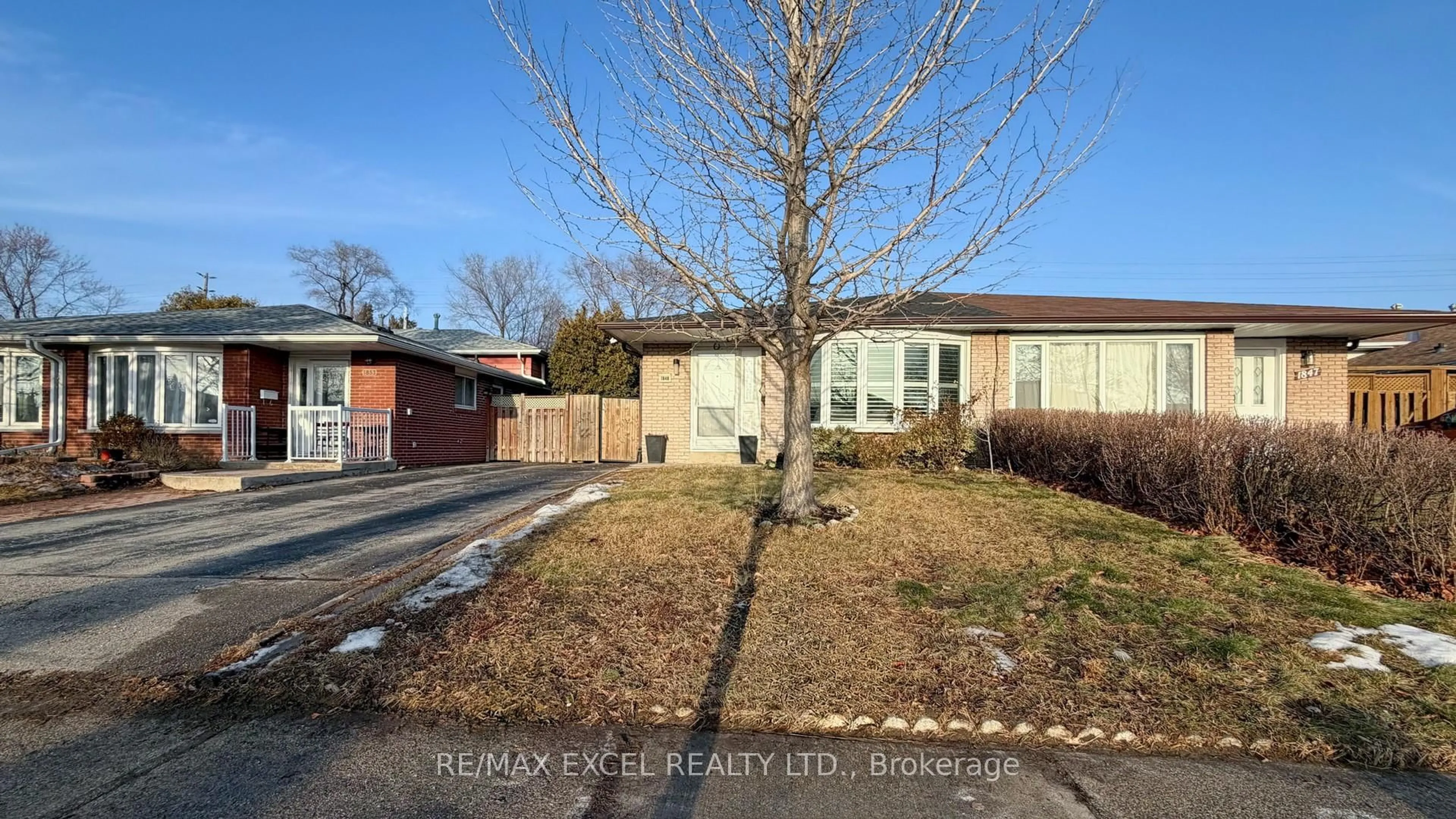 A pic from outside/outdoor area/front of a property/back of a property/a pic from drone, street for 1849 Bonnymede Dr, Mississauga Ontario L5J 1E2