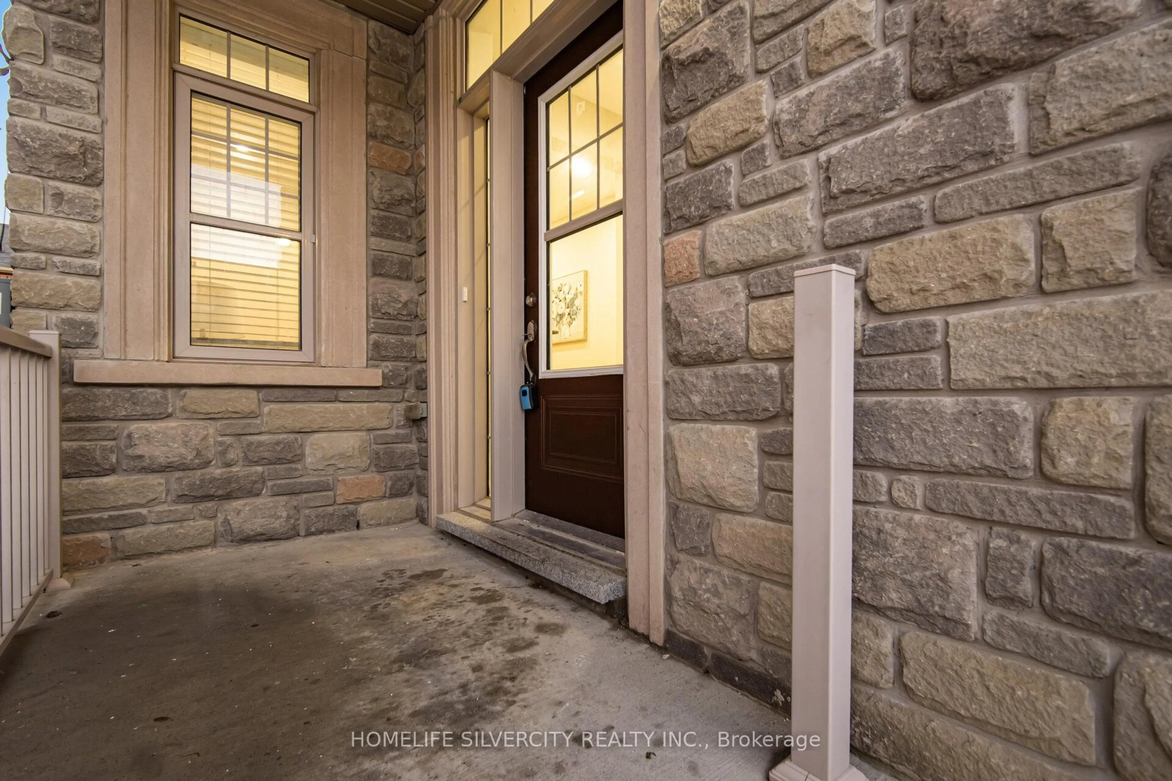 Indoor entryway for 28 Dolobram Tr, Brampton Ontario L4A 4Y1