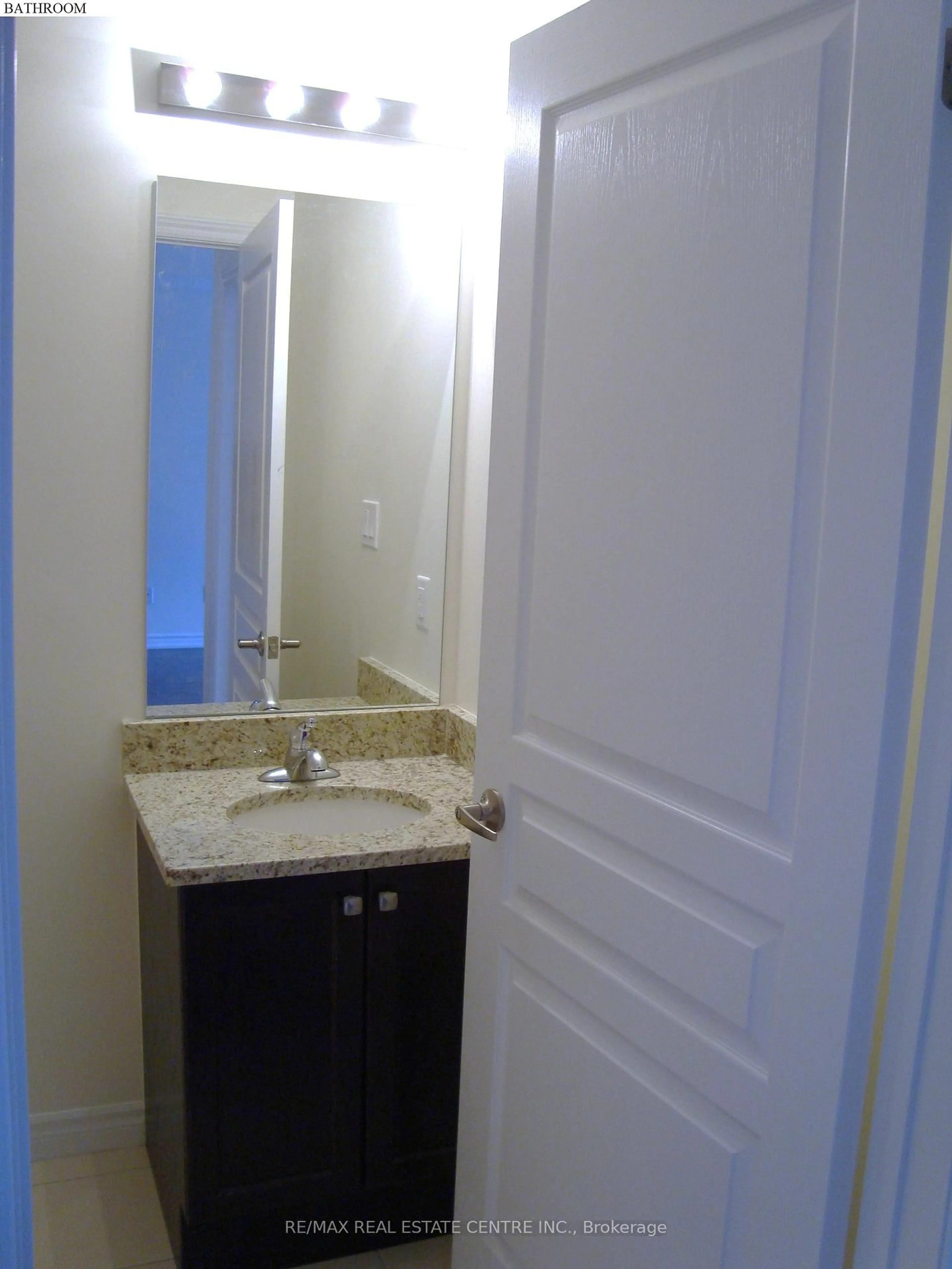 Standard bathroom, unknown for 570 Lolita Gdns #424, Mississauga Ontario L5A 0A1