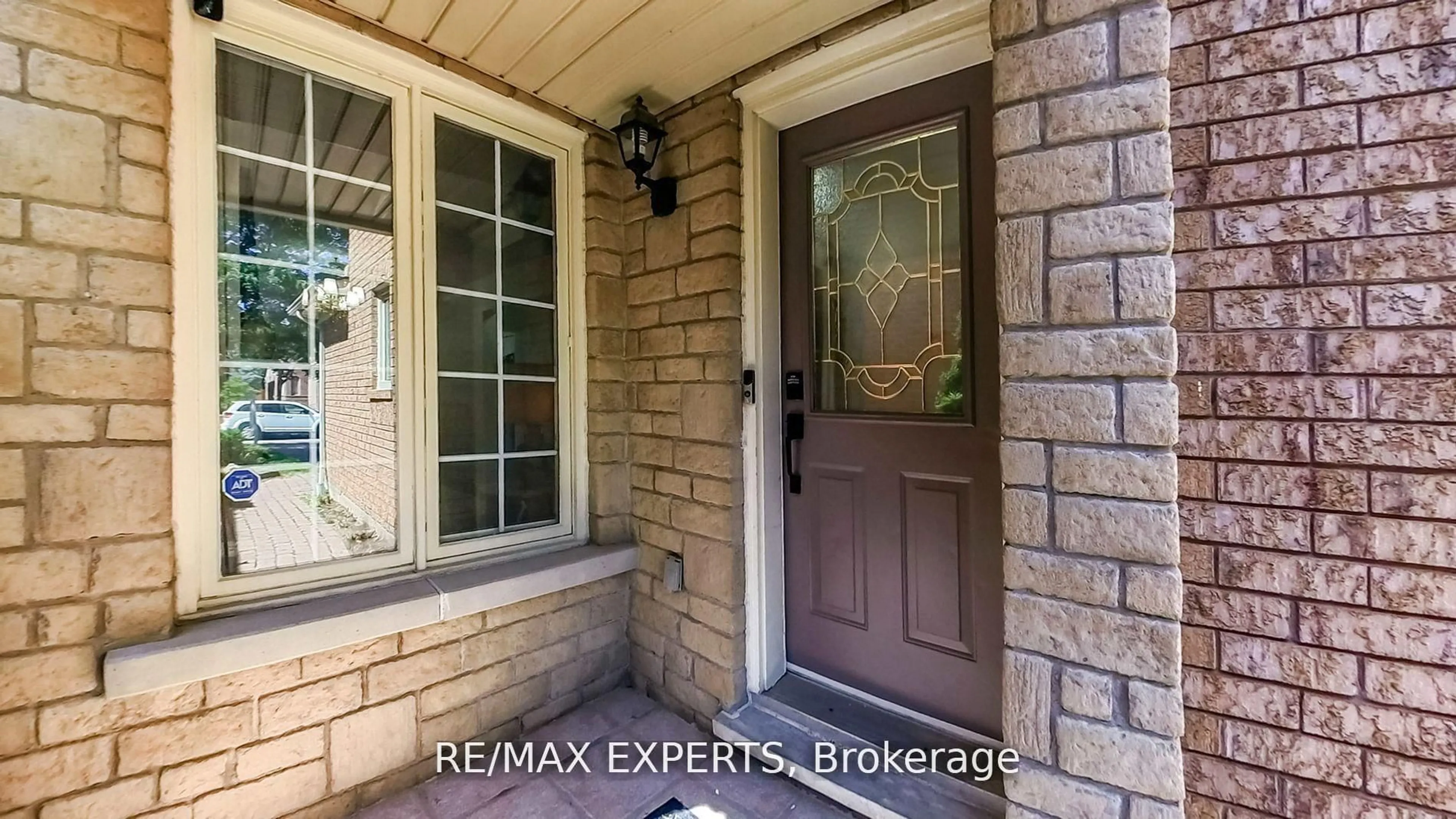 Indoor entryway for 3211 Coralbean Pl, Mississauga Ontario L5N 7C9