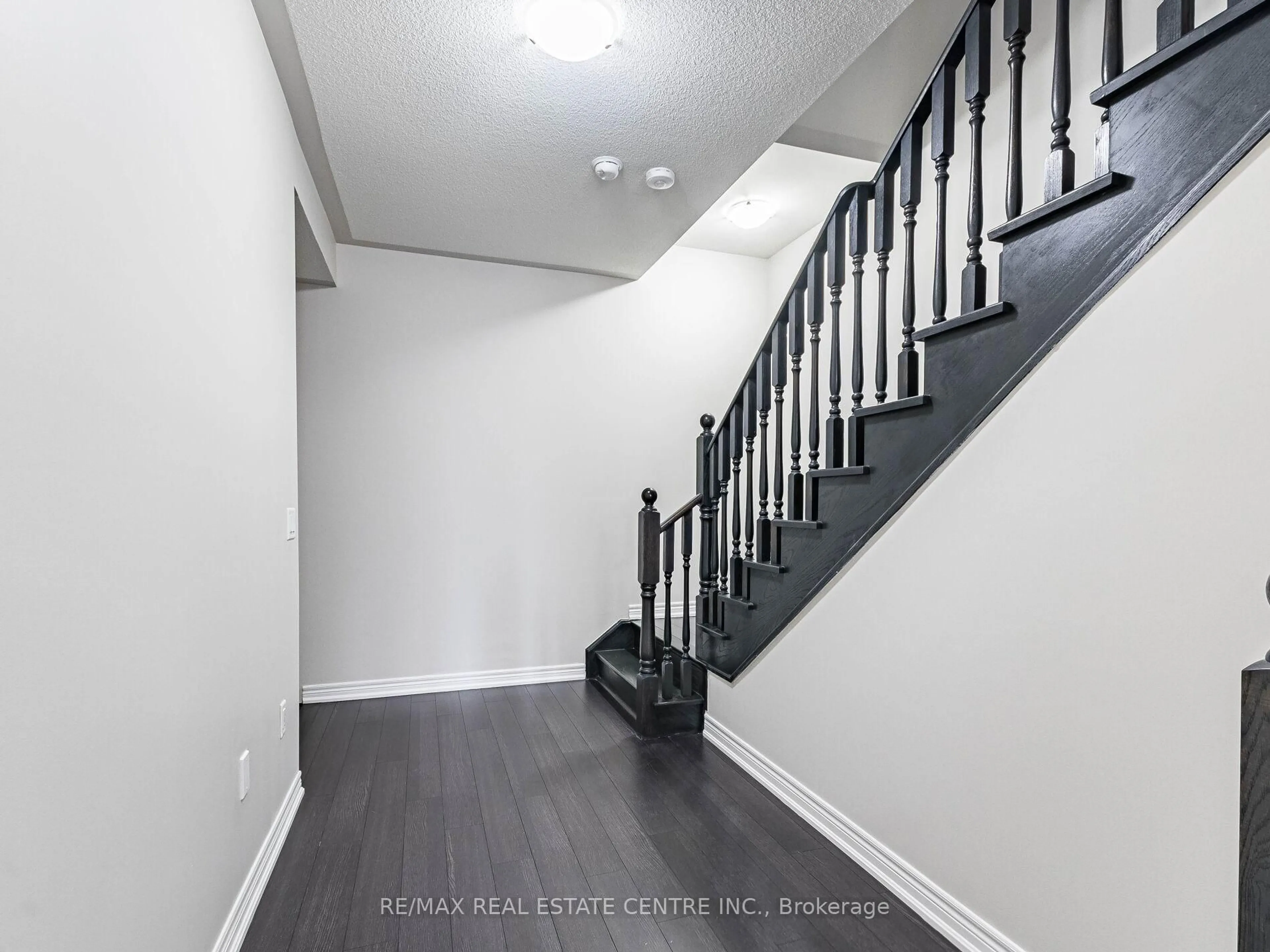 Stairs for 441 Brooklyn Common, Oakville Ontario L6H 3P4