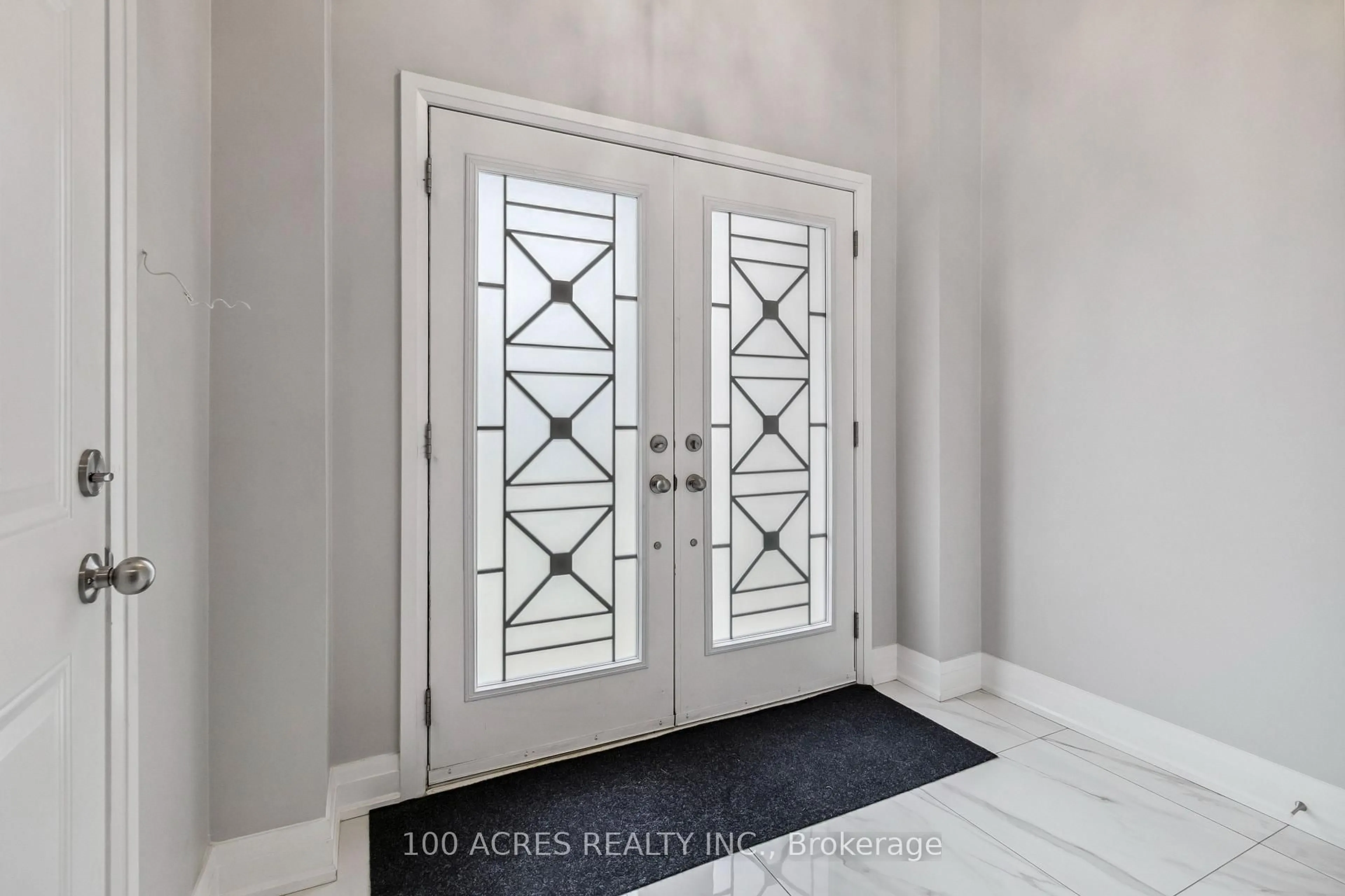 Indoor entryway for 4 Dalbeattie Dr, Brampton Ontario L6Y 6H6