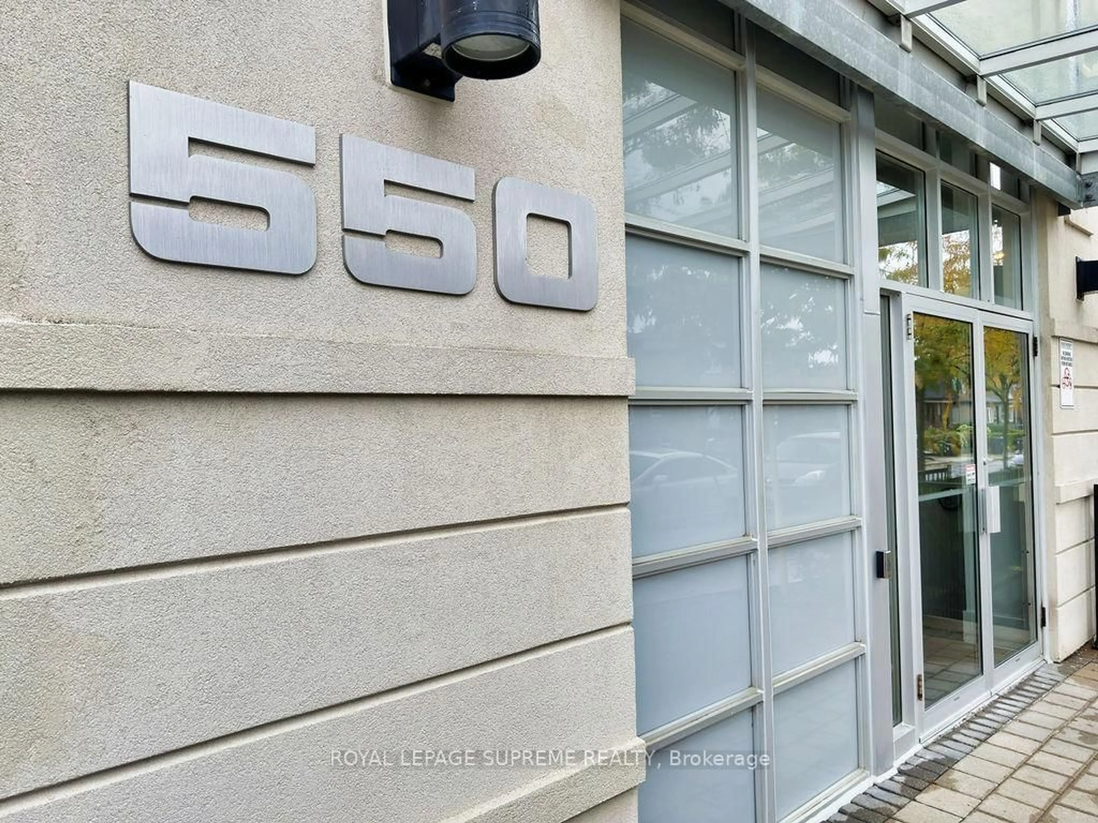 Unknown for 550 Hopewell Ave #309, Toronto Ontario M6E 2S6
