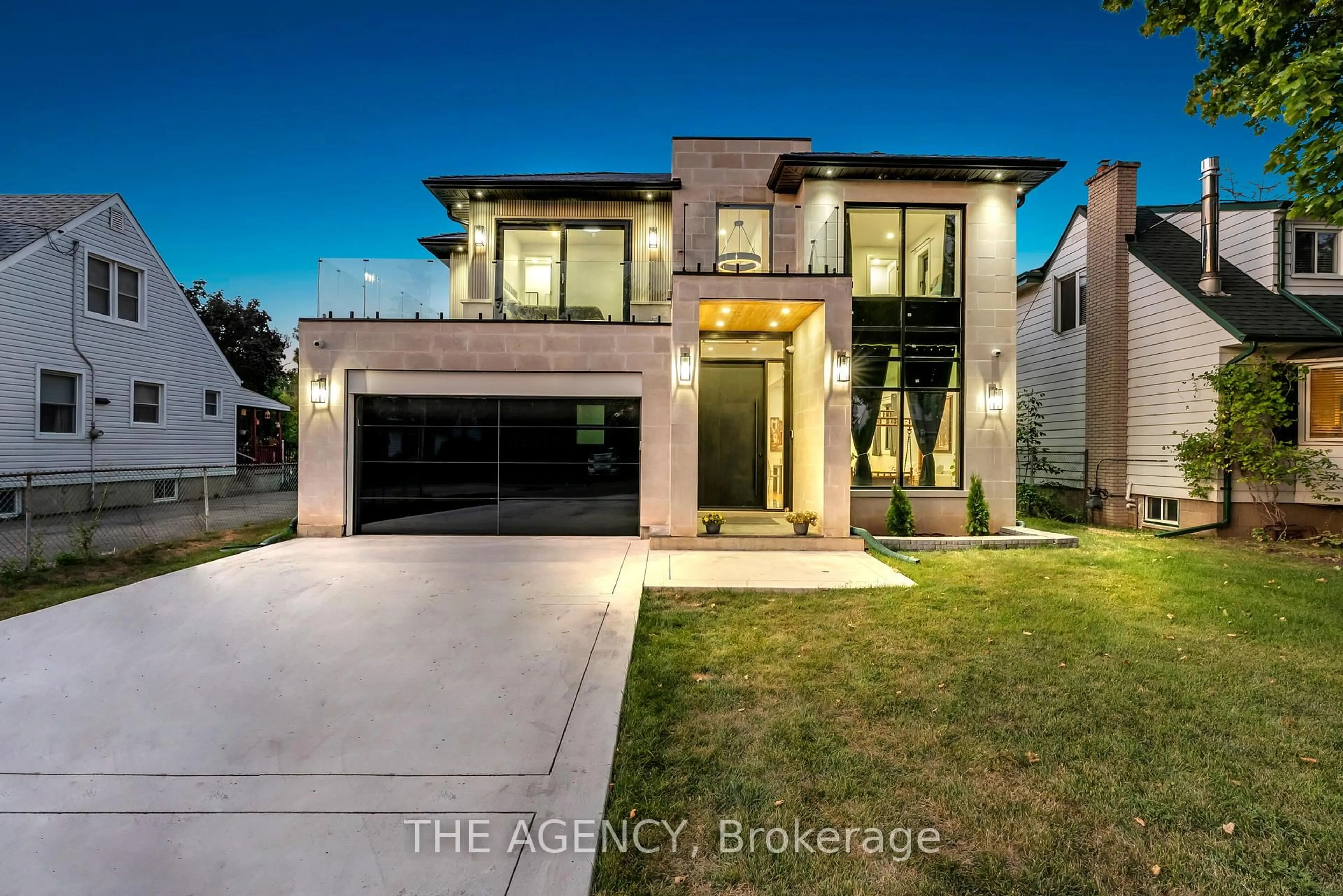 Home with brick exterior material, street for 9 Earl St, Mississauga Ontario L5M 1N6