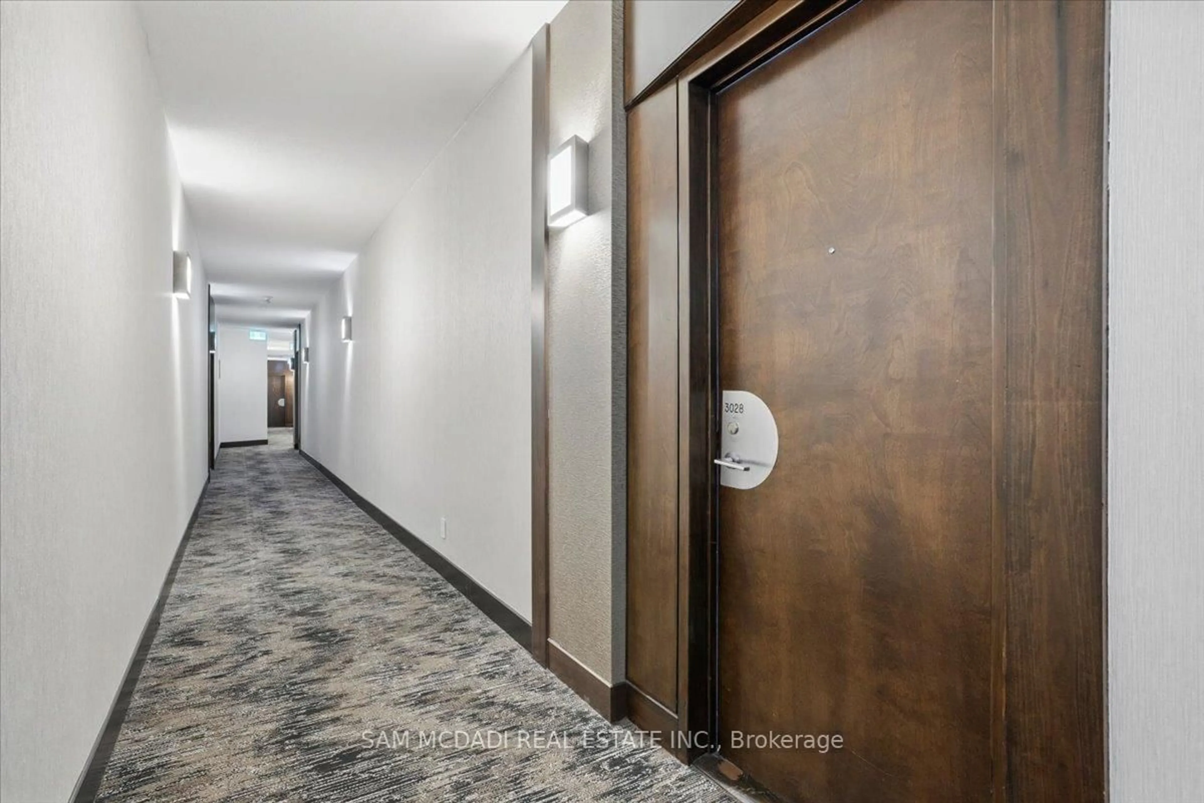 Indoor foyer for 3888 Duke Of York Blvd #3028, Mississauga Ontario L5B 4P5