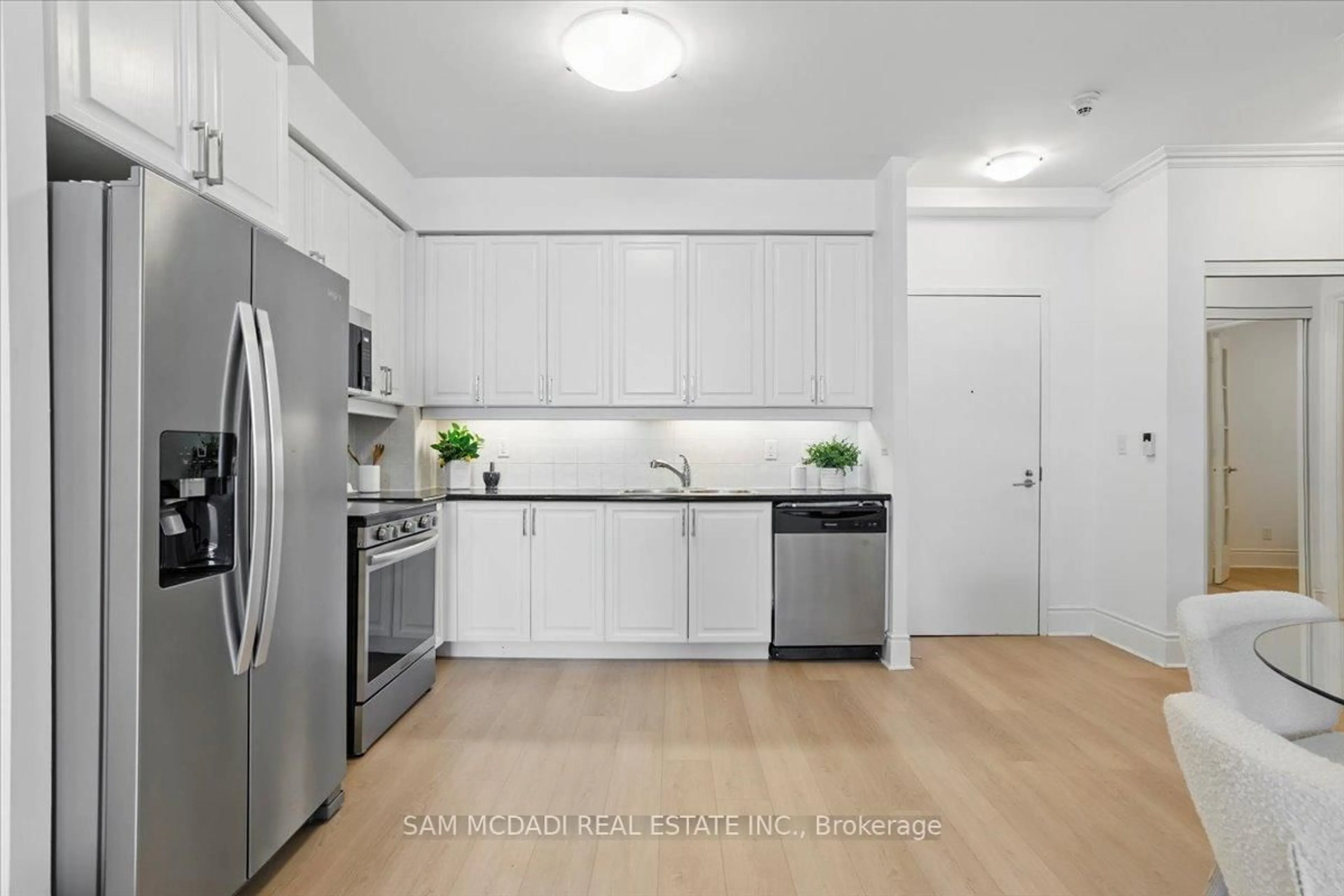 Standard kitchen, unknown for 3888 Duke Of York Blvd #3028, Mississauga Ontario L5B 4P5