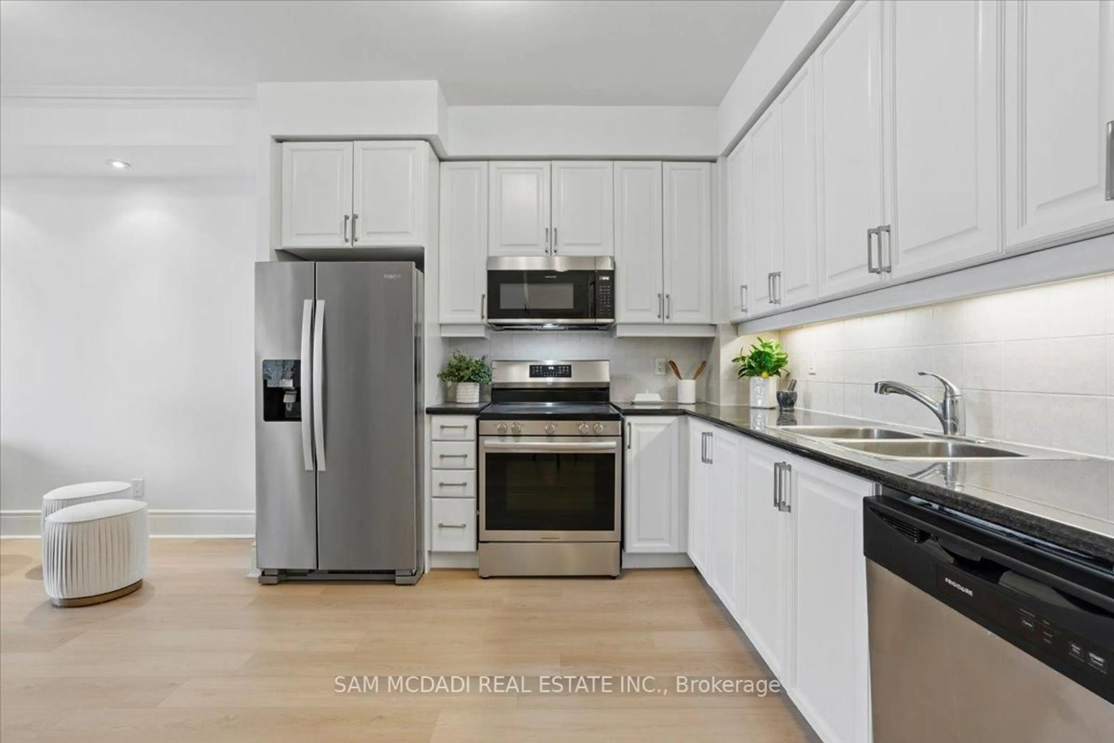 Open concept kitchen, unknown for 3888 Duke Of York Blvd #3028, Mississauga Ontario L5B 4P5