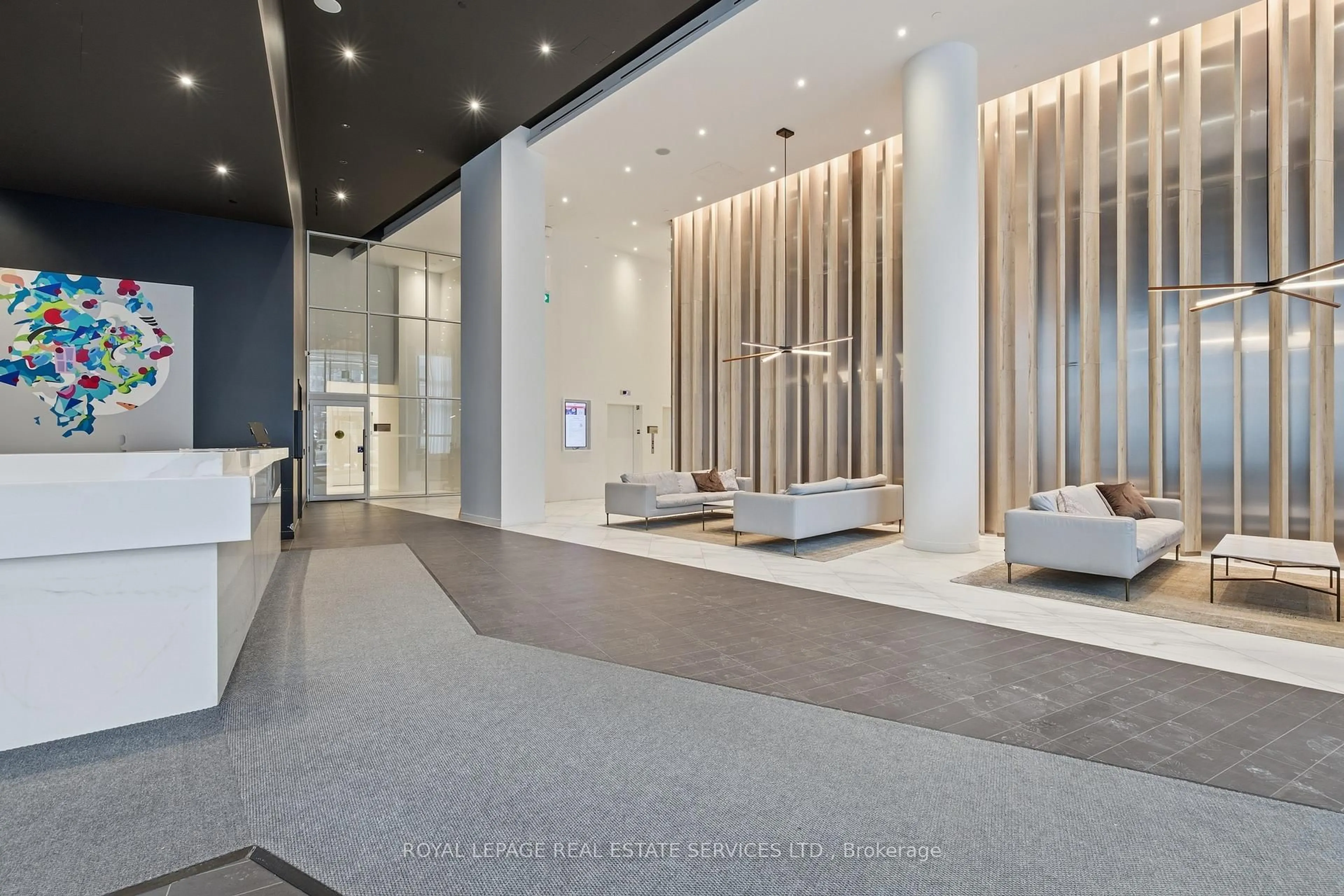 Lobby for 3900 Confederation Pkwy #1811, Mississauga Ontario L5B 0M3