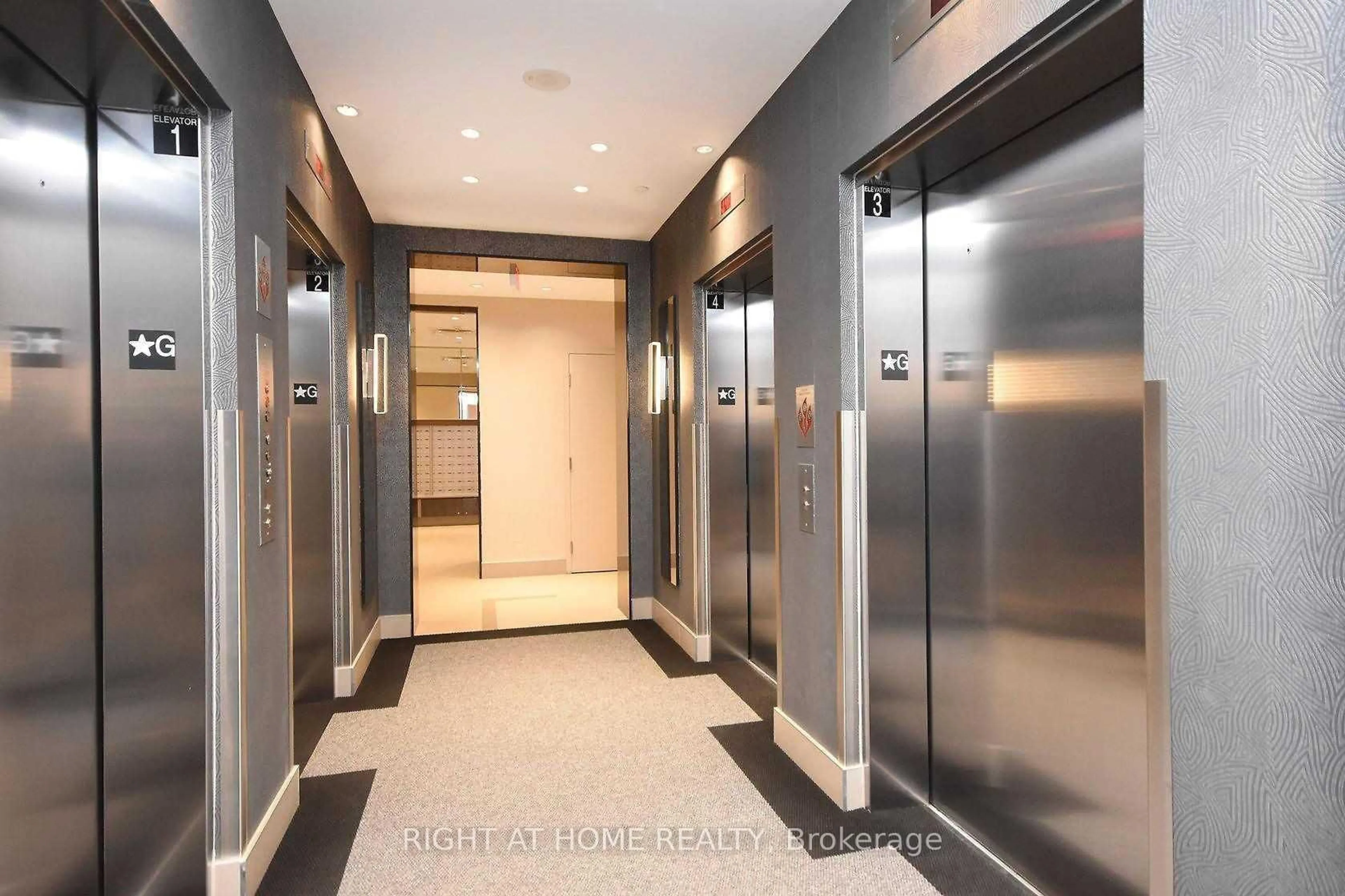 Indoor foyer for 3975 GRAND PARK Dr #909, Mississauga Ontario L5B 0K4