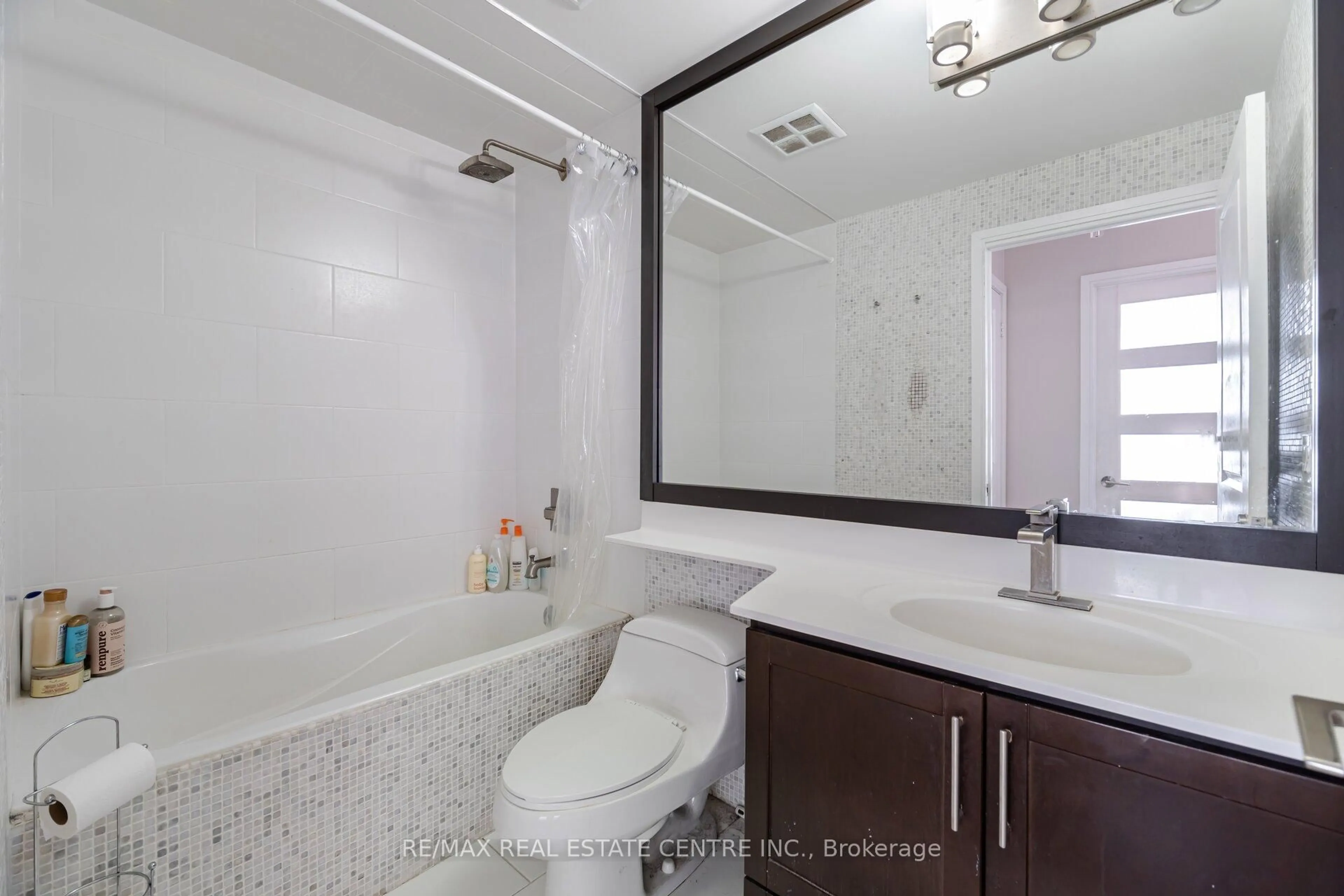 Standard bathroom, ceramic/tile floor for 80 Absolute Ave #2608, Mississauga Ontario L4Z 0A2