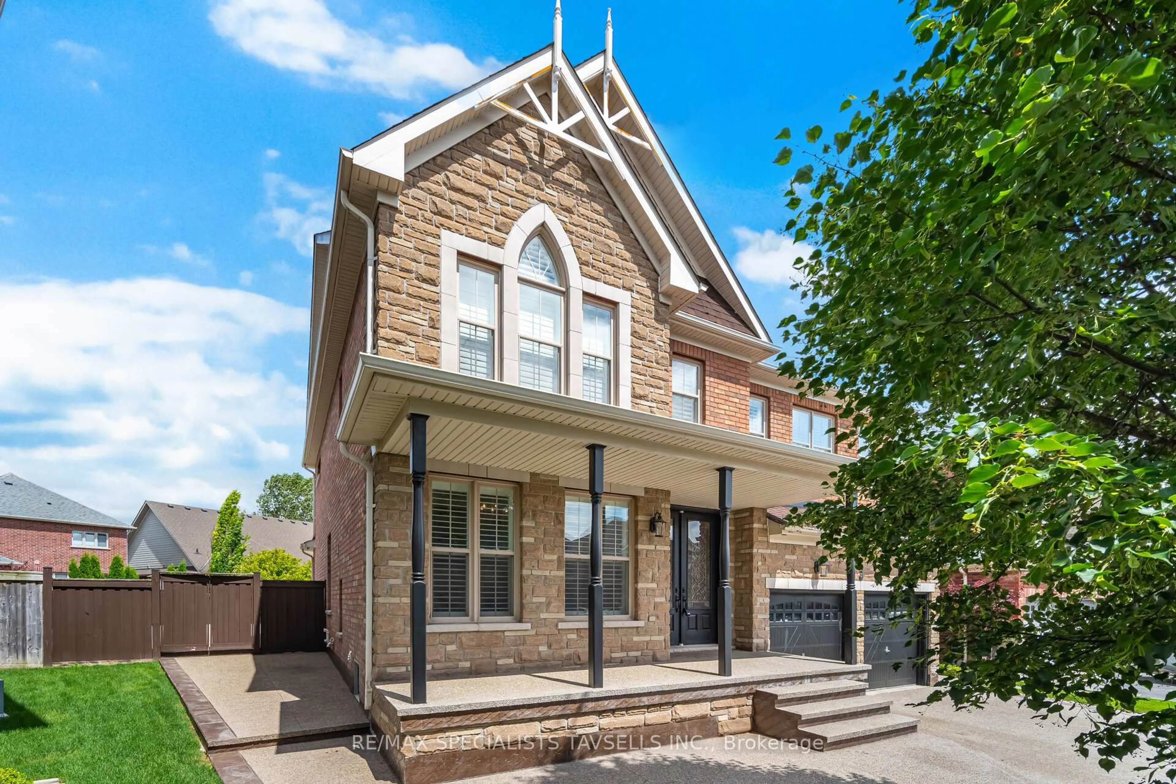 Home with brick exterior material, street for 8 Mccandless Crt, Caledon Ontario L7C 3R7