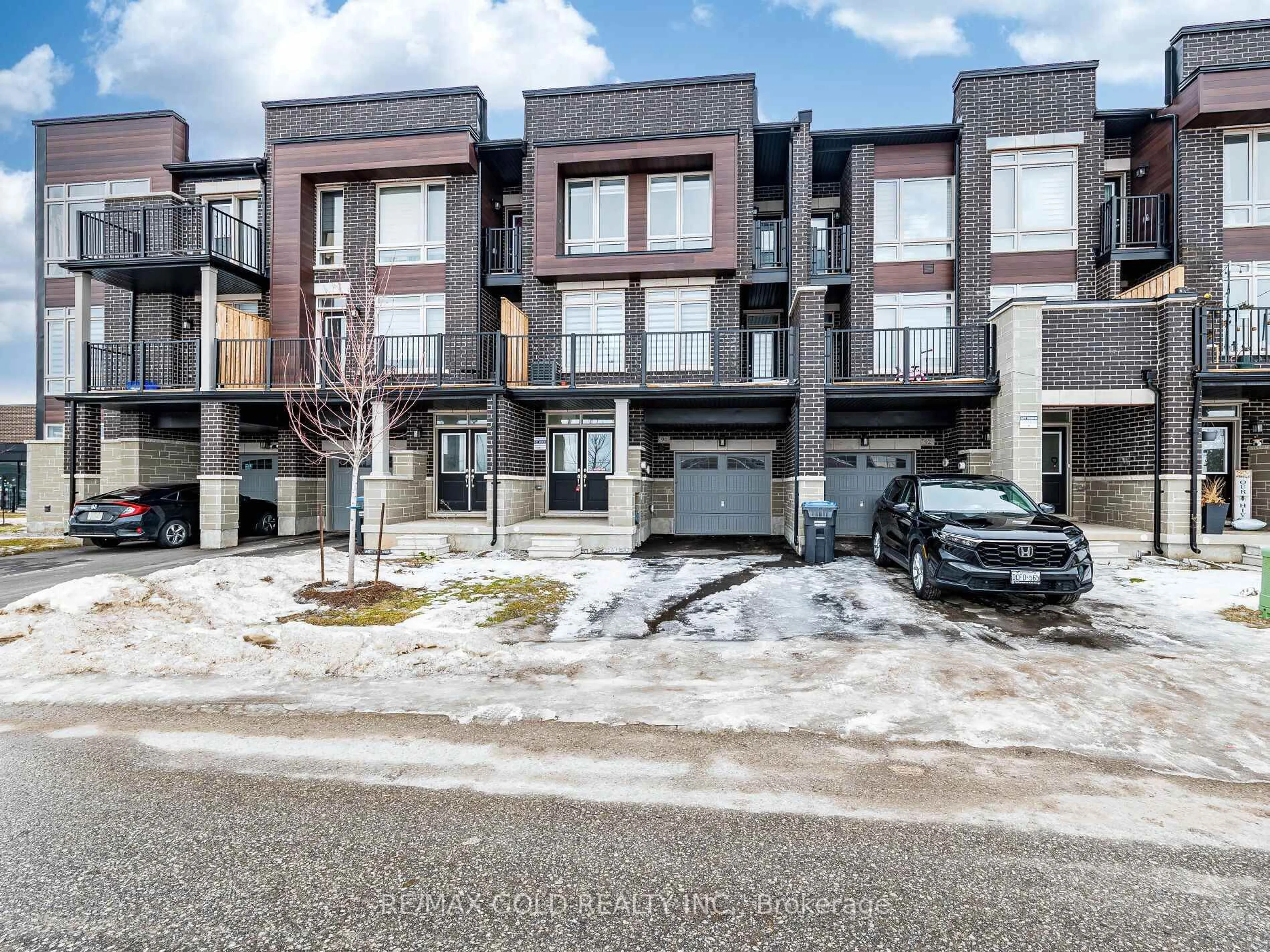 A pic from outside/outdoor area/front of a property/back of a property/a pic from drone, street for 94 Donald Ficht Cres, Brampton Ontario L7A 5H8