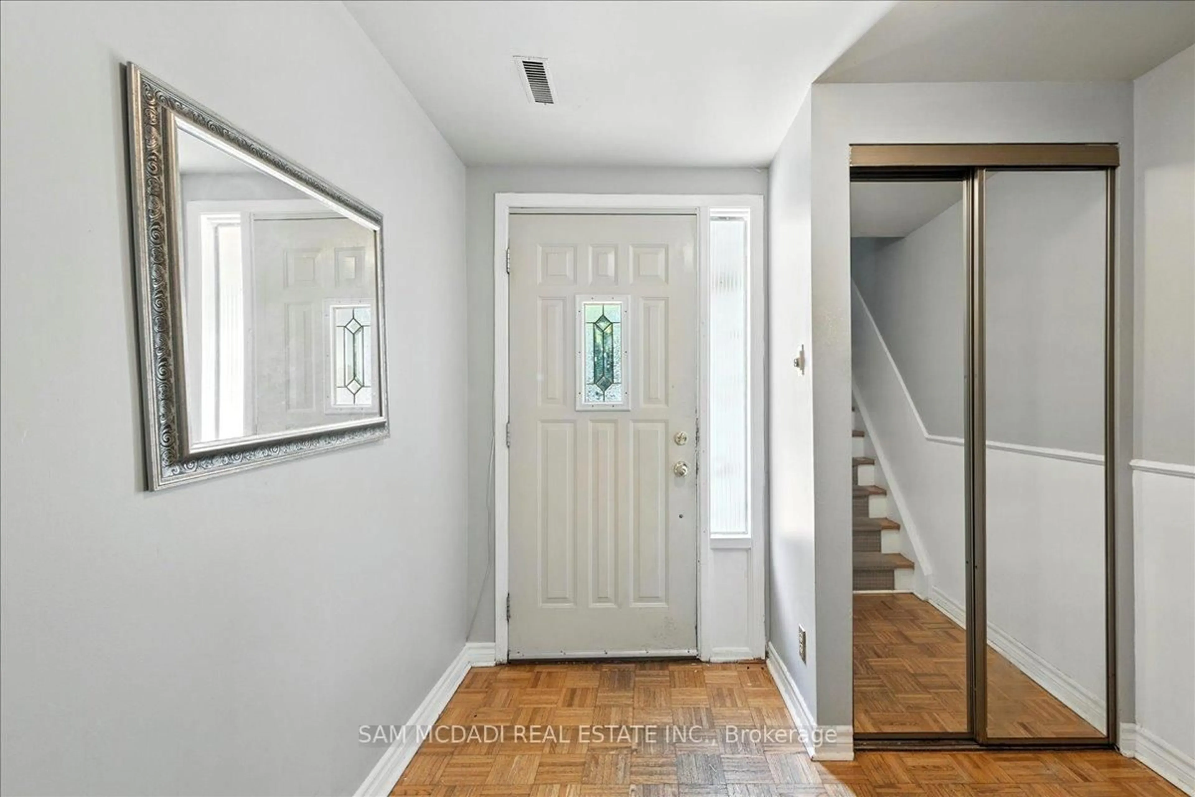 Indoor entryway for 1211 EIGHTH Line, Oakville Ontario L6H 2H2