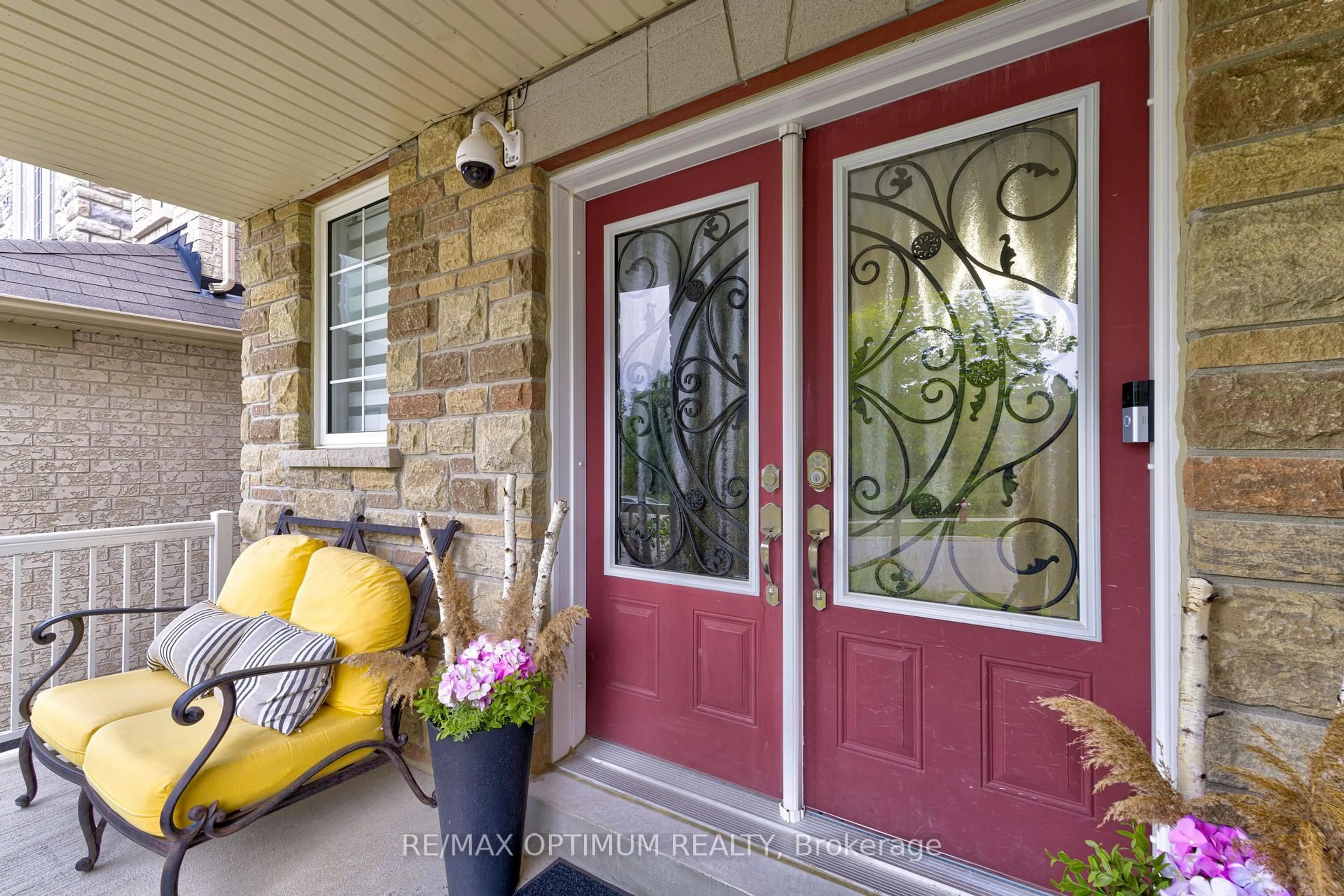 Indoor entryway for 16 Ashcreek Dr, Brampton Ontario L6Y 3A7