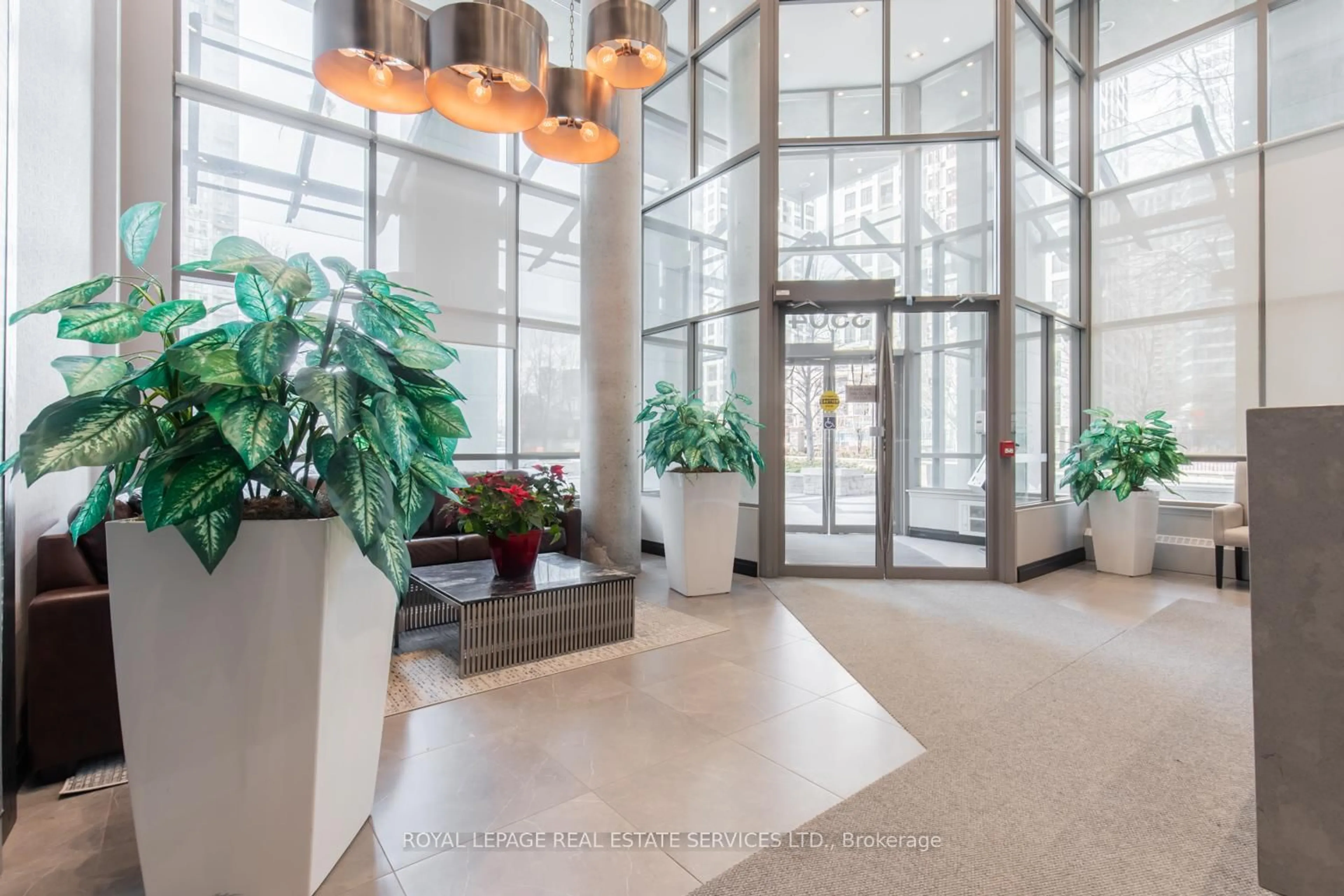 Indoor foyer for 3504 Hurontario St #3702, Mississauga Ontario L5B 0B9