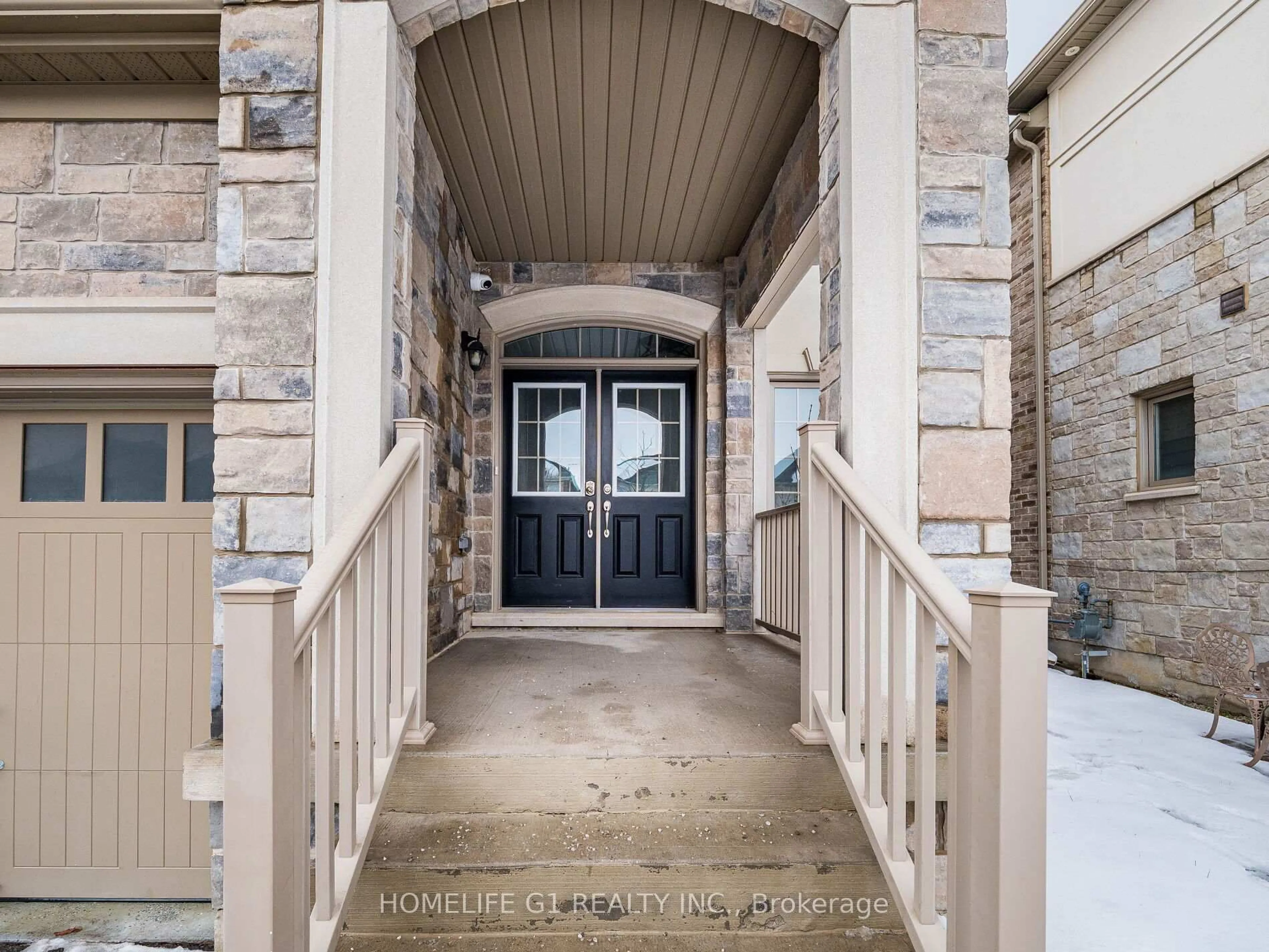 Indoor entryway for 8 VETCH St, Brampton Ontario L6Y 6C2