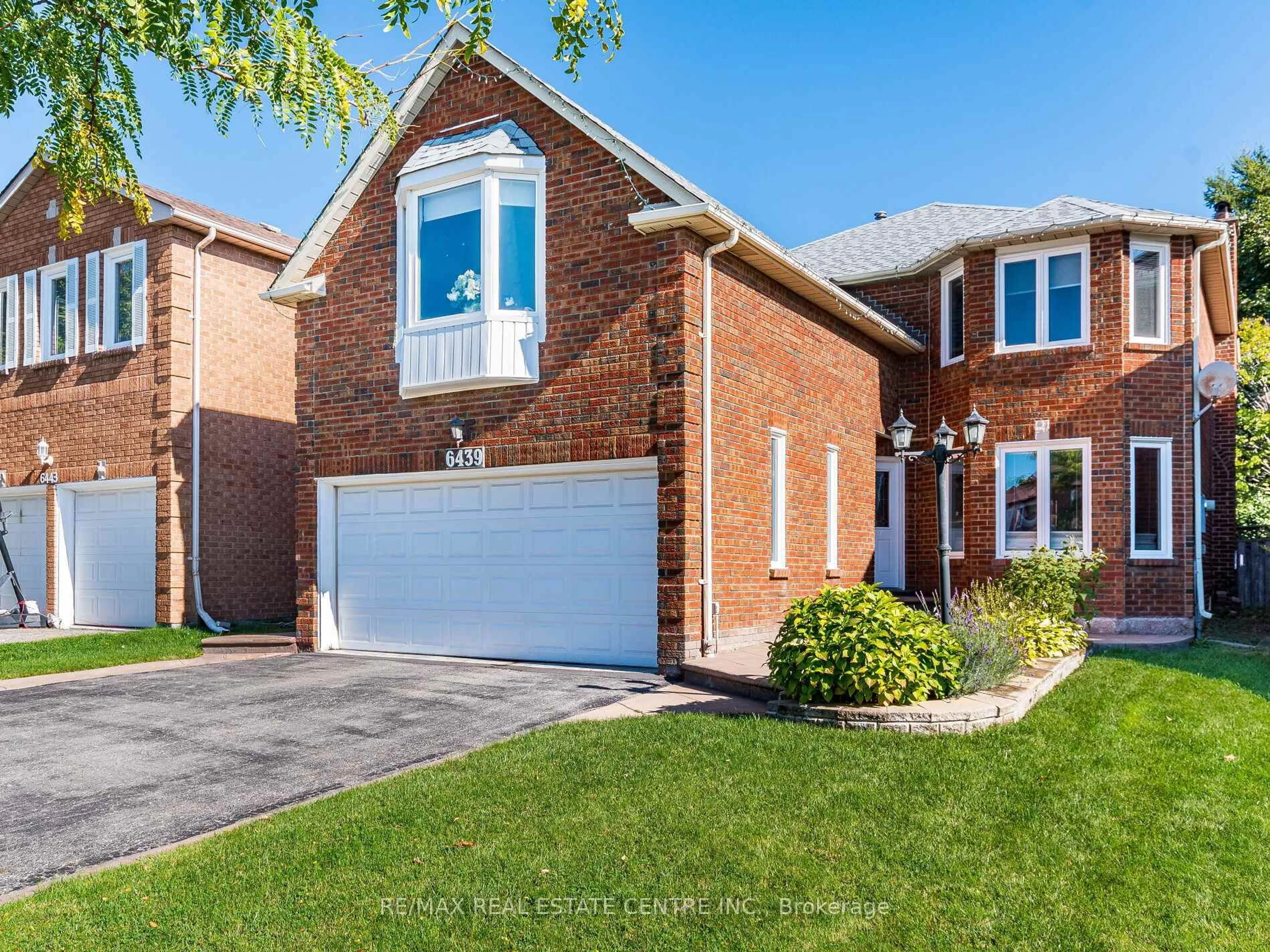 Home with brick exterior material, street for 6439 Osprey Blvd, Mississauga Ontario L5N 6E4