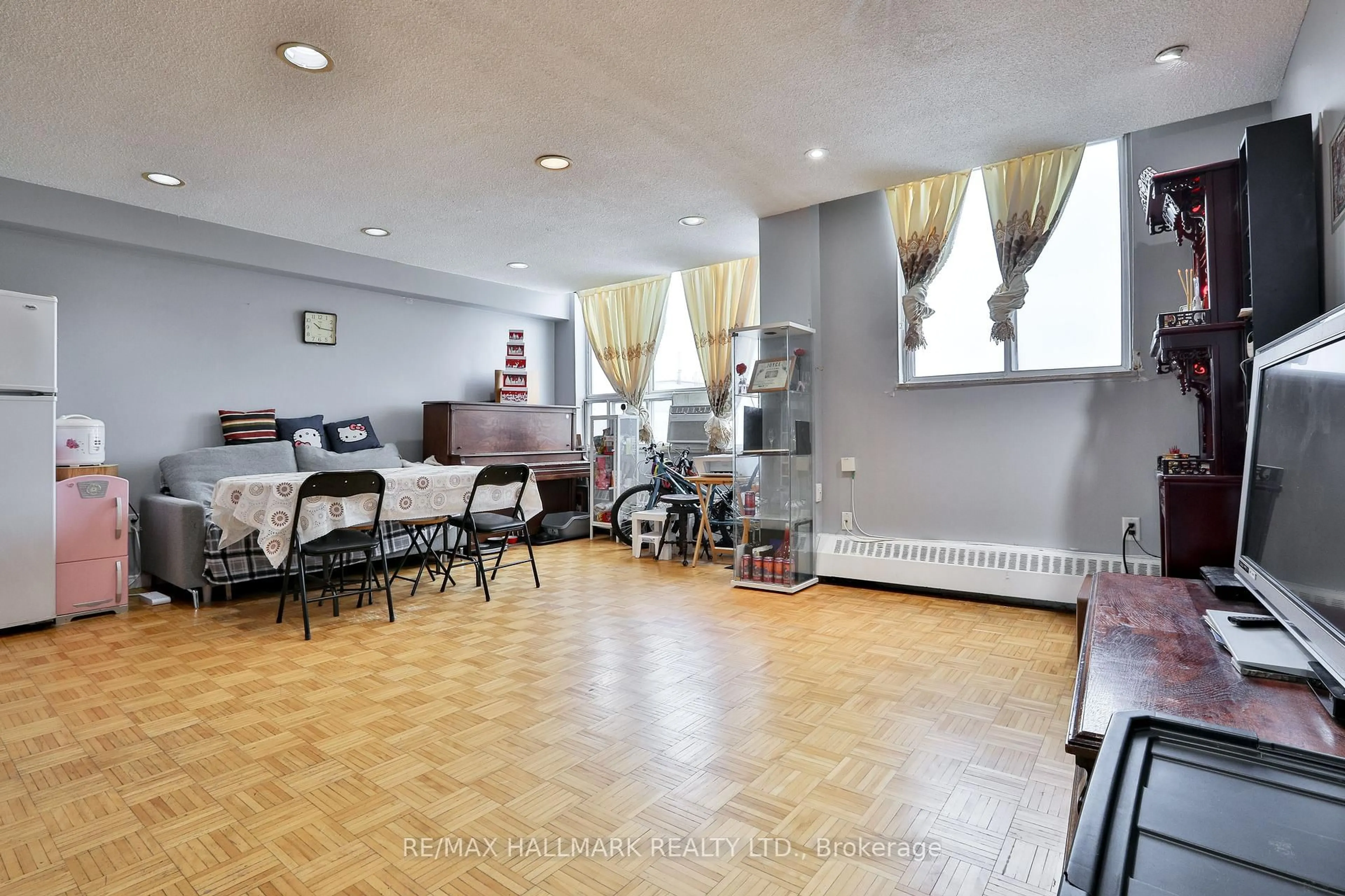 A pic of a room for 50 Lotherton Ptwy #1214, Toronto Ontario M6B 2G7