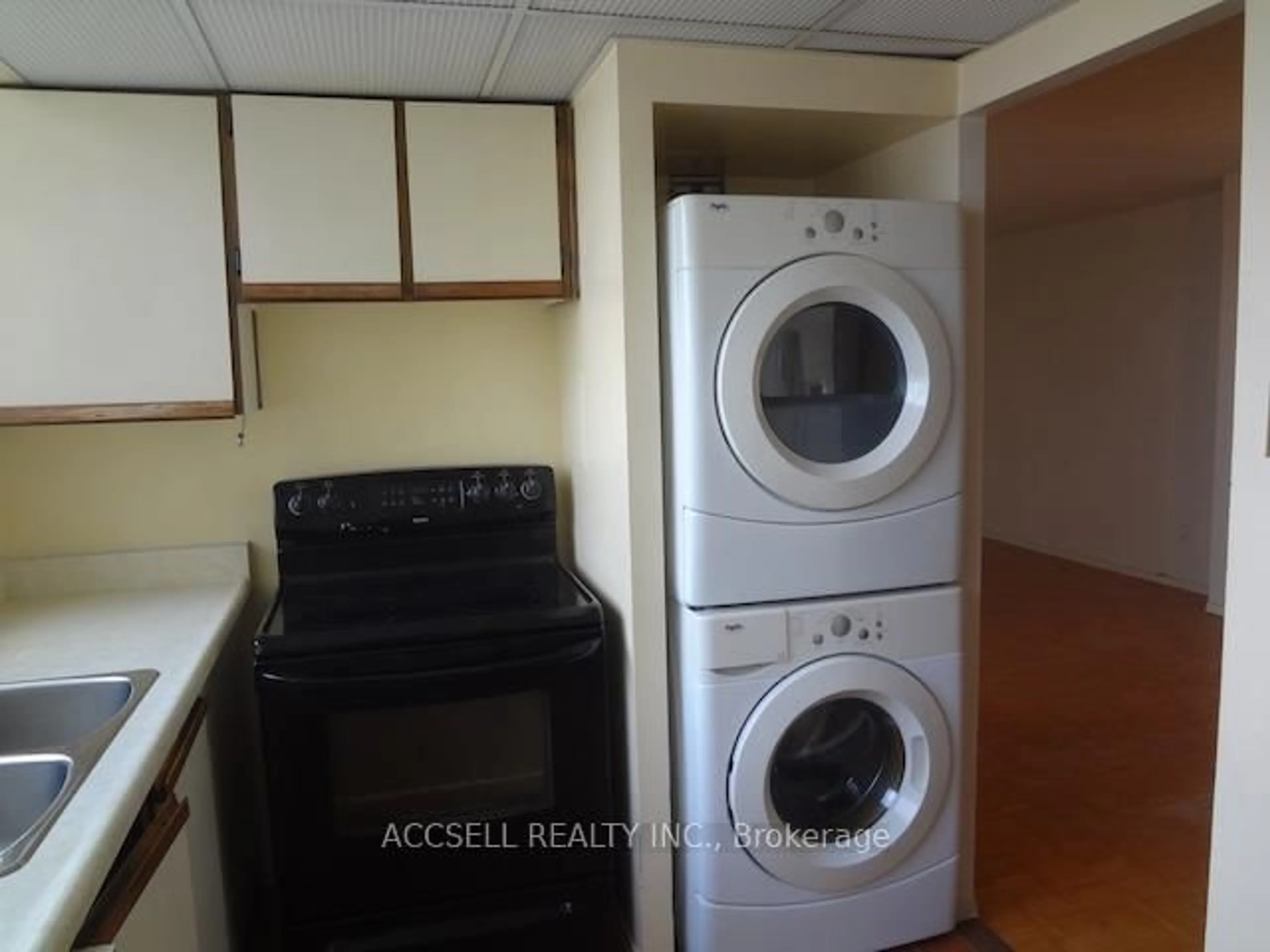 Unknown for 3700 Kaneff Cres #2106, Mississauga Ontario L5A 4B8