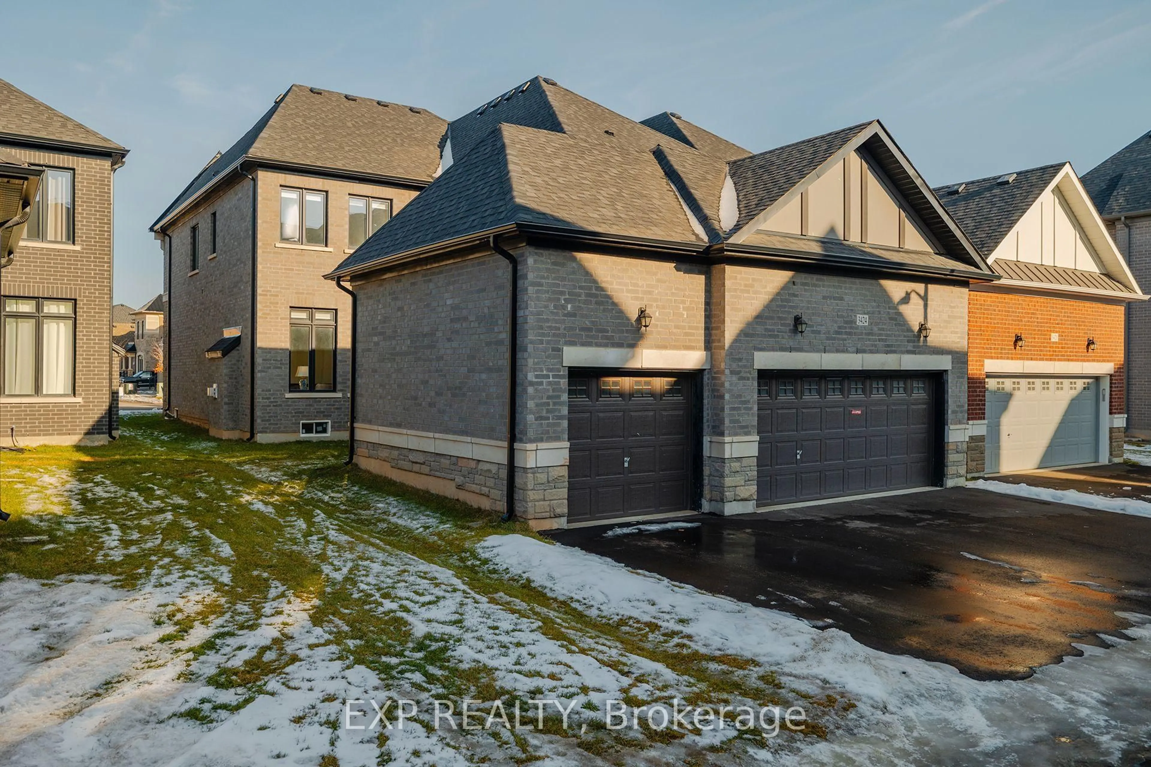 A pic from outside/outdoor area/front of a property/back of a property/a pic from drone, street for 3424 Millicent Ave, Oakville Ontario L6H 0V8