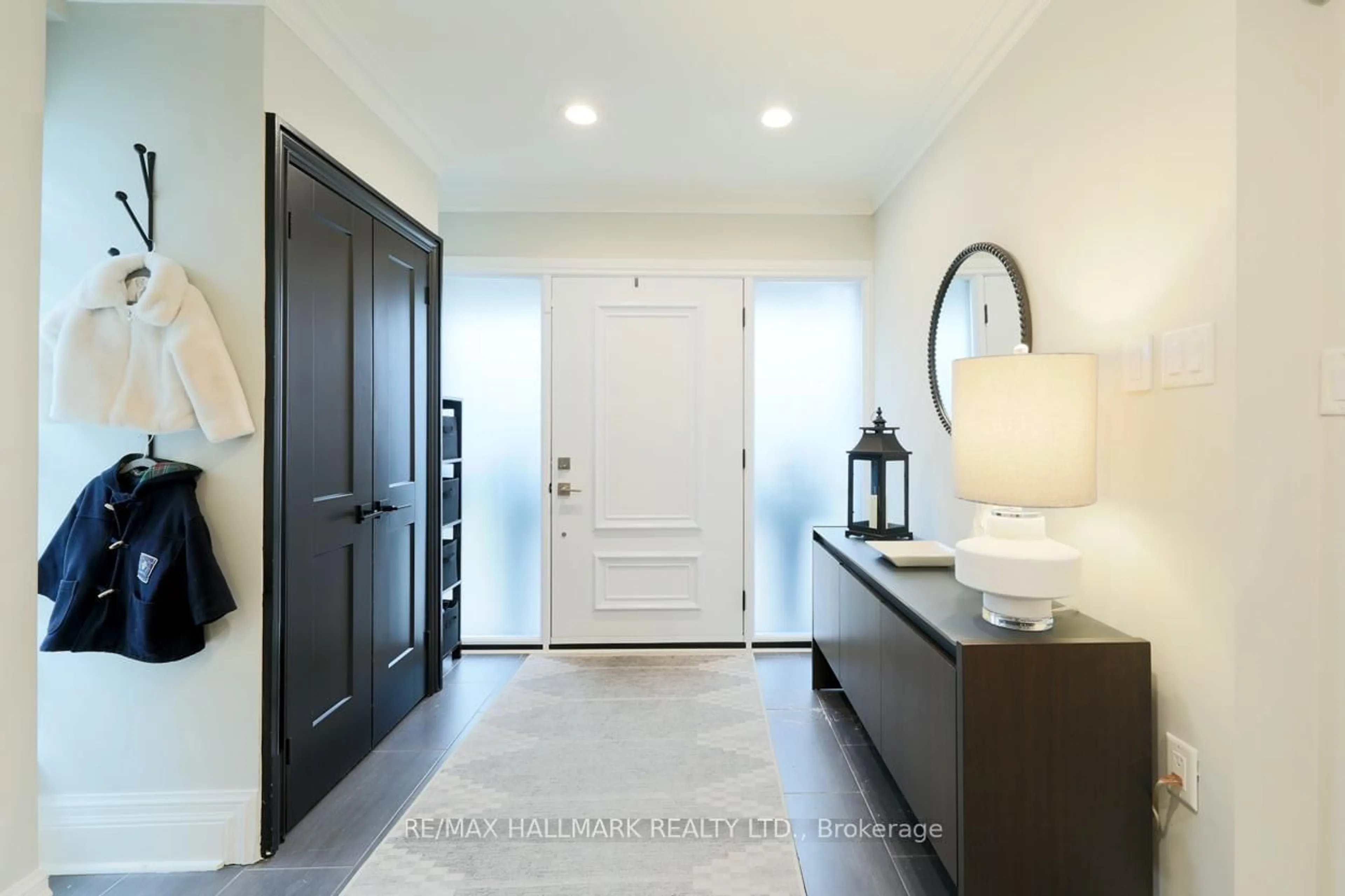 Indoor entryway for 14 Wendover Rd, Toronto Ontario M8X 2K9