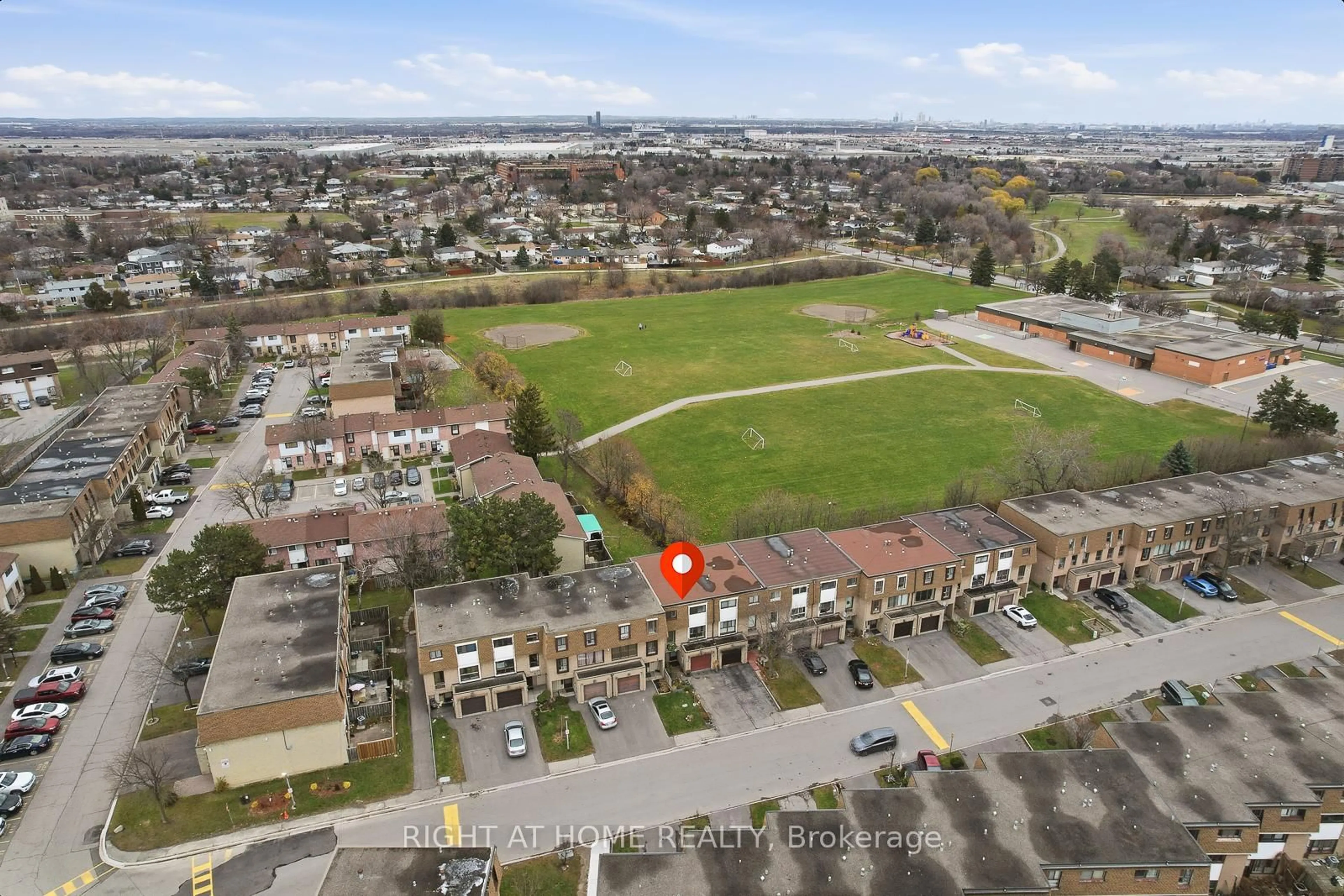 A pic from outside/outdoor area/front of a property/back of a property/a pic from drone, street for 216 Fleetwood Cres, Brampton Ontario L6T 2E6