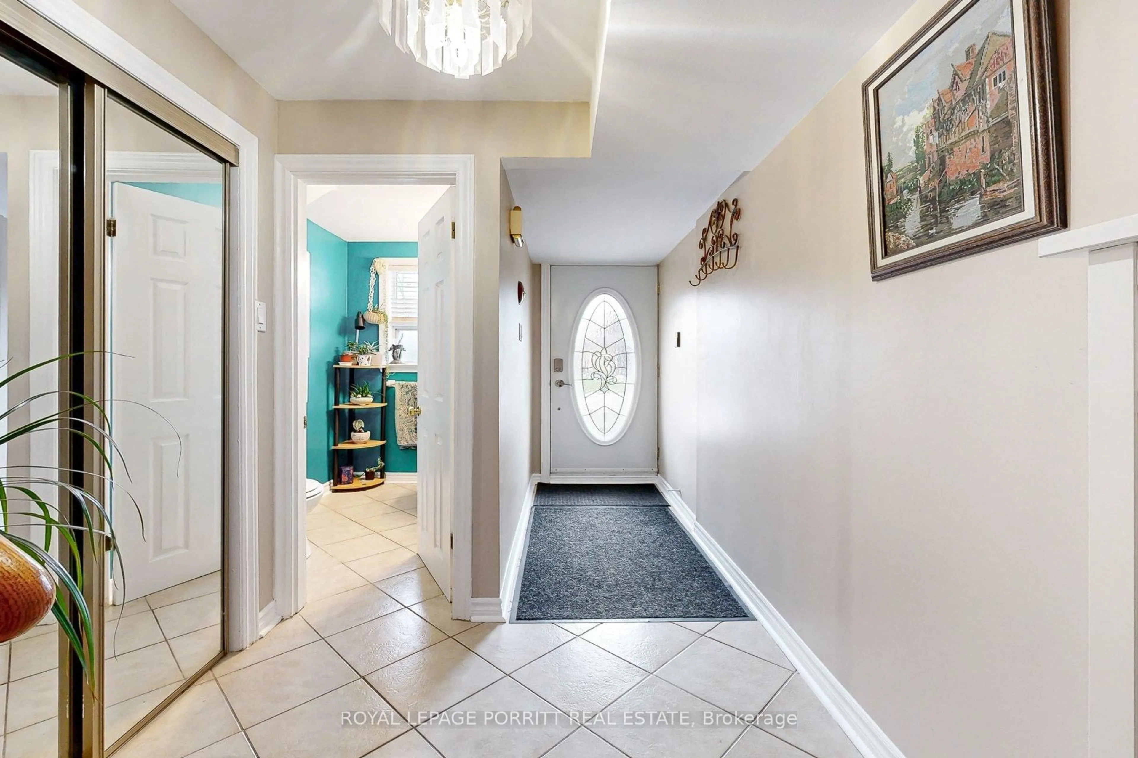 Indoor entryway for 1435 Strathy Ave, Mississauga Ontario L5E 2L3
