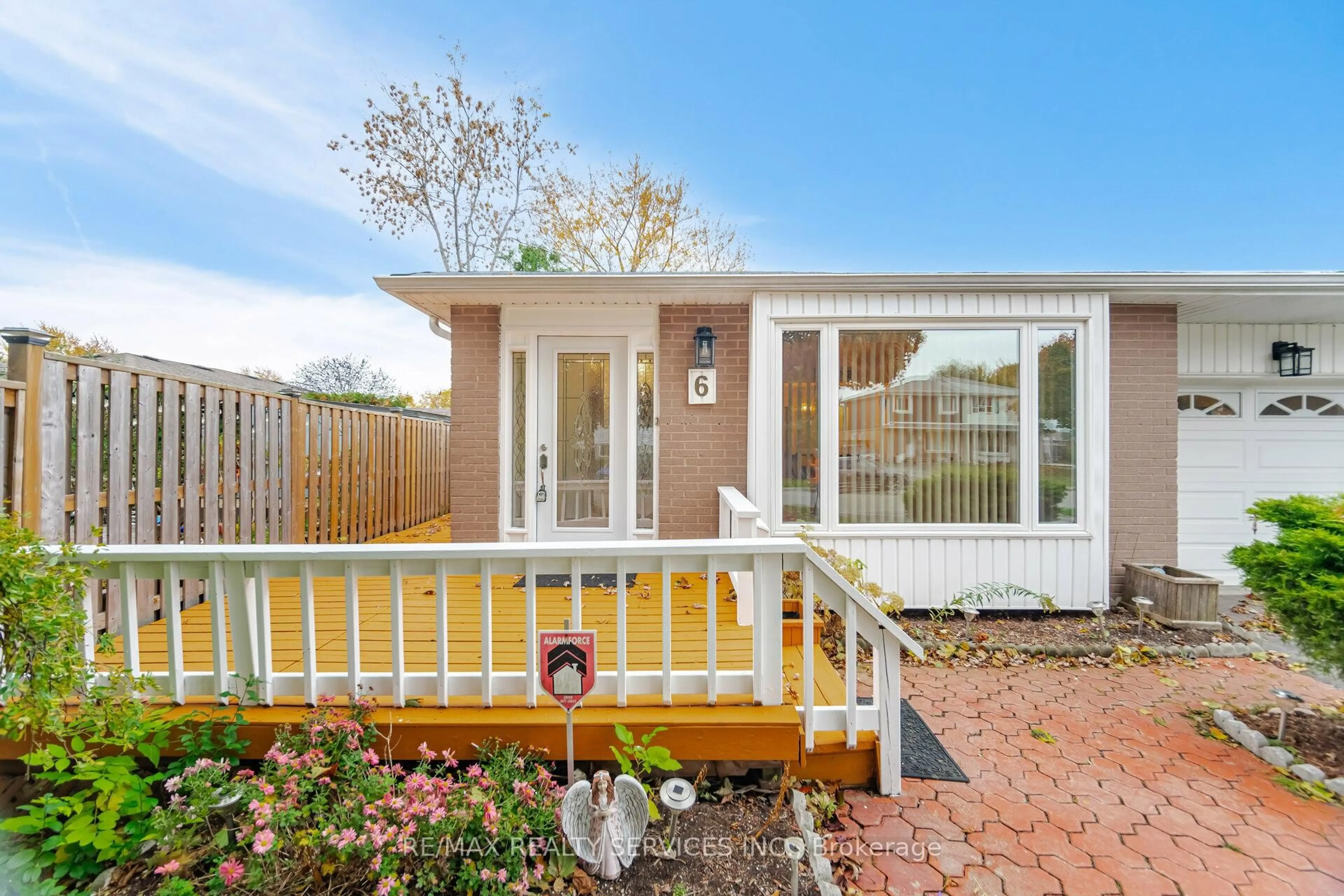 Unknown for 6 Glenmore Cres, Brampton Ontario L6S 1H8