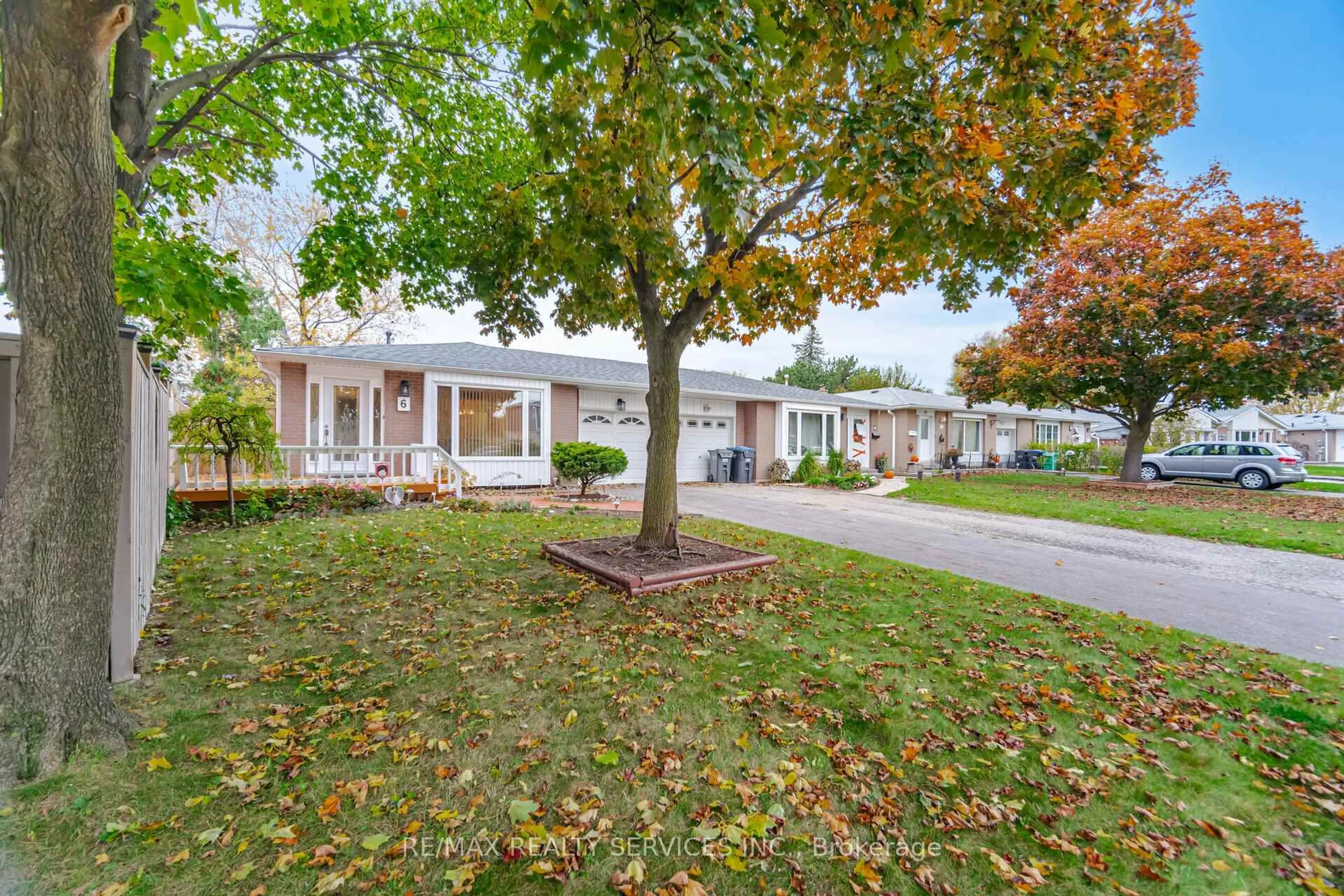 Patio, street for 6 Glenmore Cres, Brampton Ontario L6S 1H8