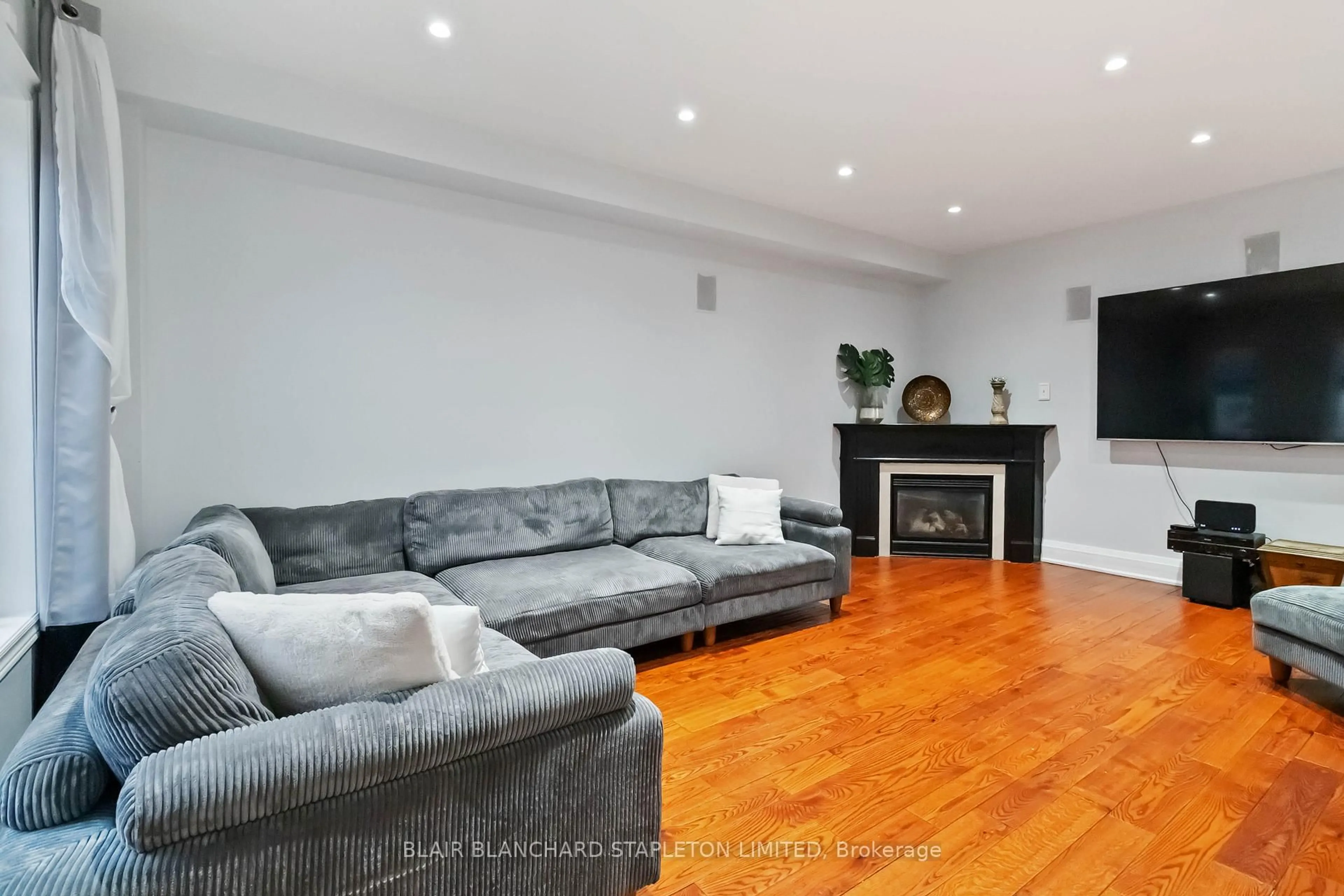 Living room with furniture, wood/laminate floor for 242 Milkweed Way, Oakville Ontario L6L 0A6