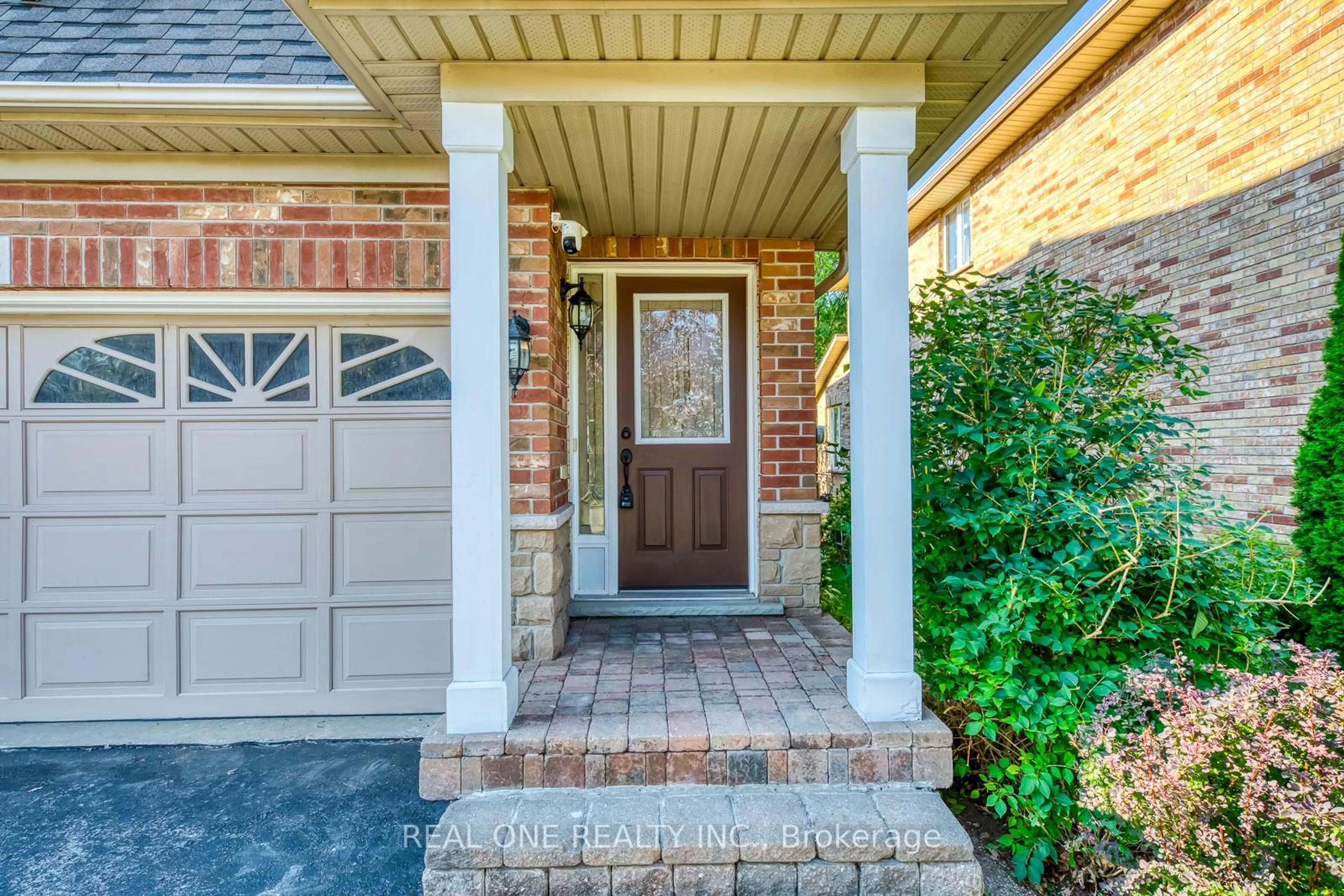Home with brick exterior material, street for 2296 Parkglen Ave, Oakville Ontario L6M 4R3