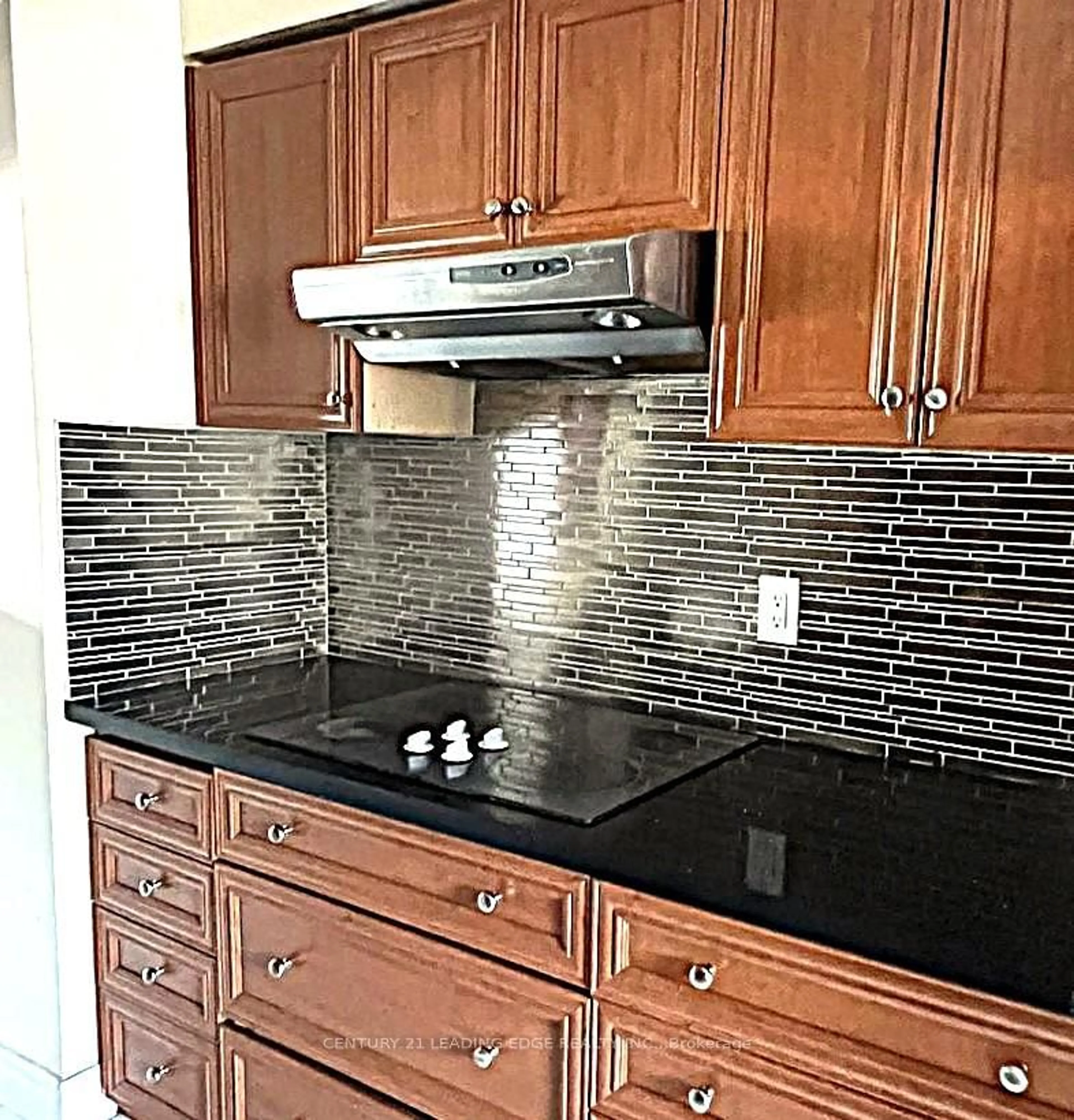 Standard kitchen, ceramic/tile floor for 2 Carleton Pl #2, Brampton Ontario L6T 3Z4